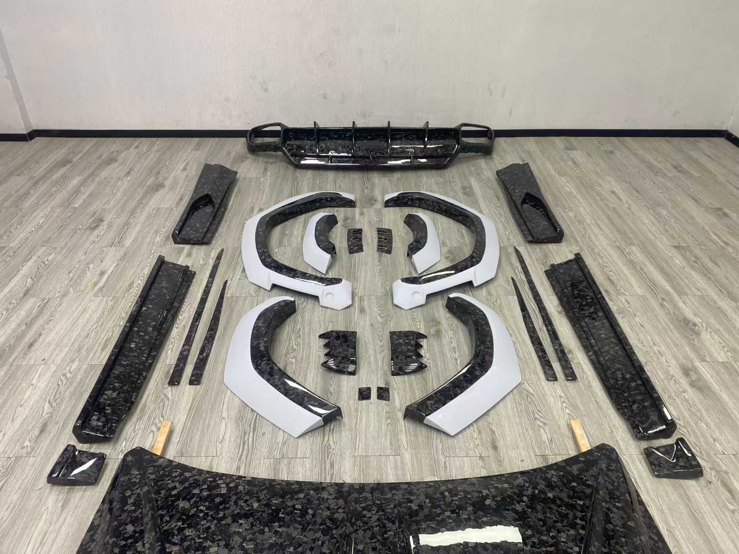 Forged carbon fiber body kit for Lamborghini Urus 2018-2022