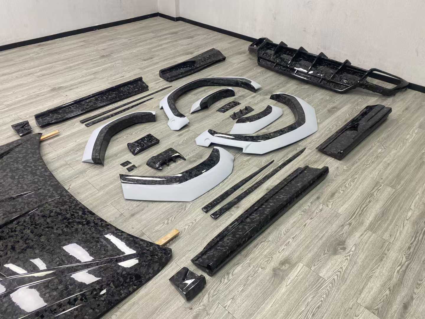 Forged carbon fiber body kit for Lamborghini Urus 2018-2022