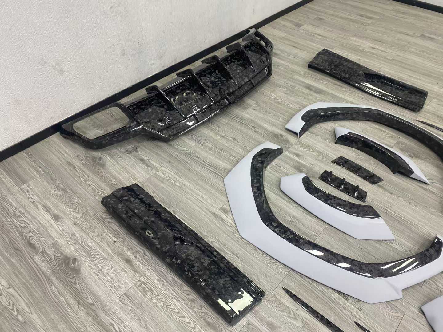 Forged carbon fiber body kit for Lamborghini Urus 2018-2022