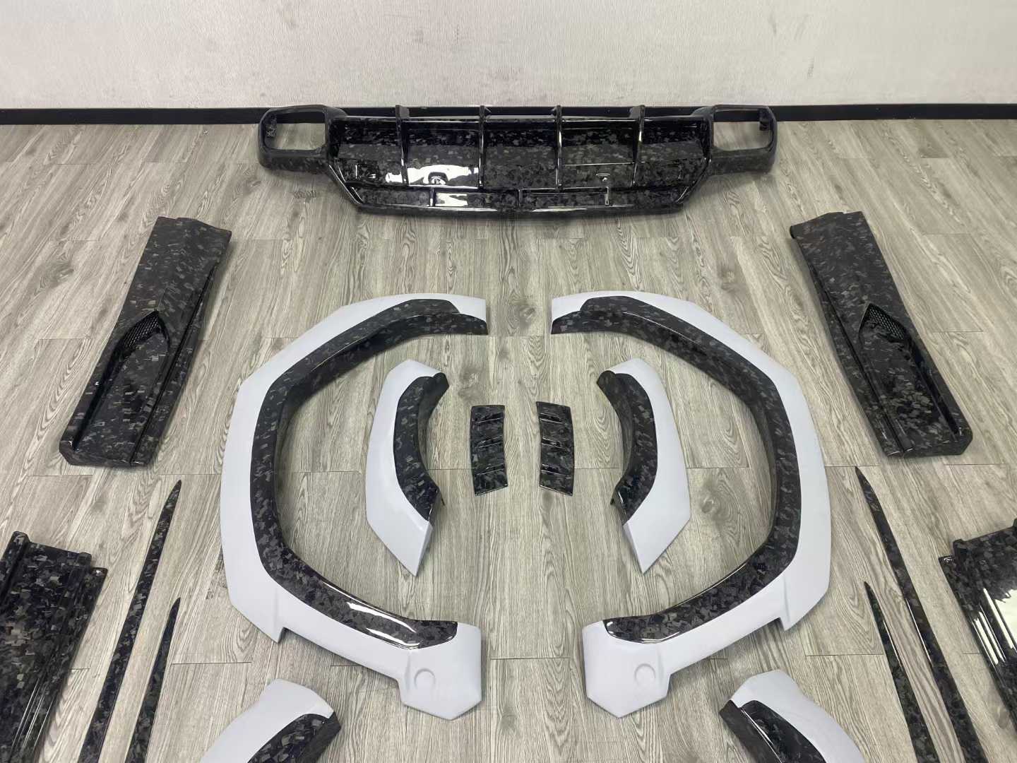 Forged carbon fiber body kit for Lamborghini Urus 2018-2022