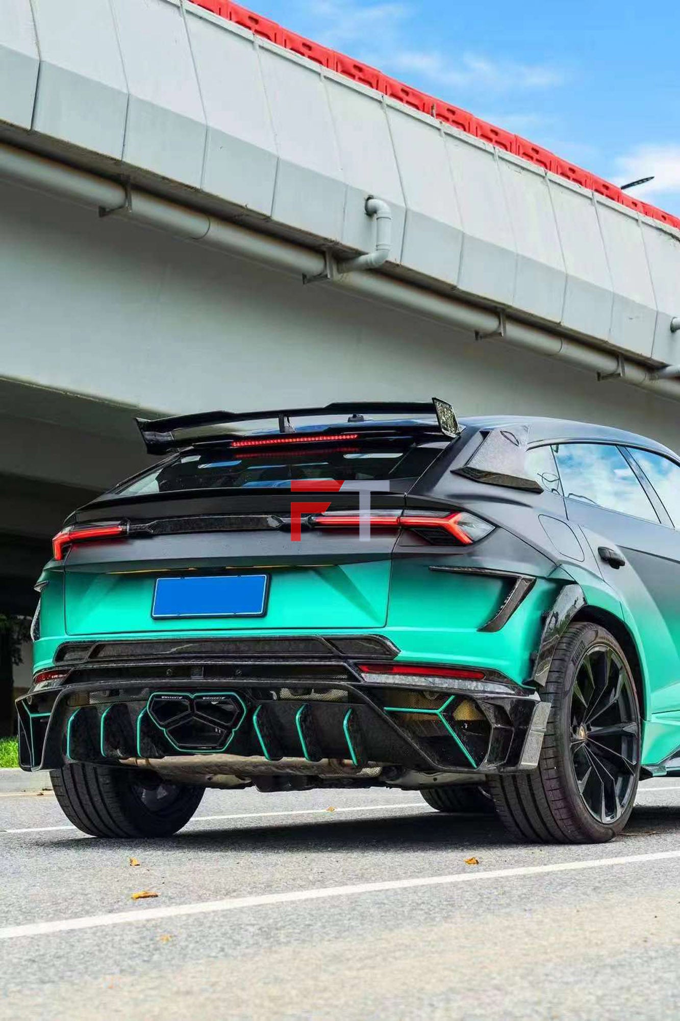Forged carbon fiber wide body kit for Lamborghini Urus 2024+