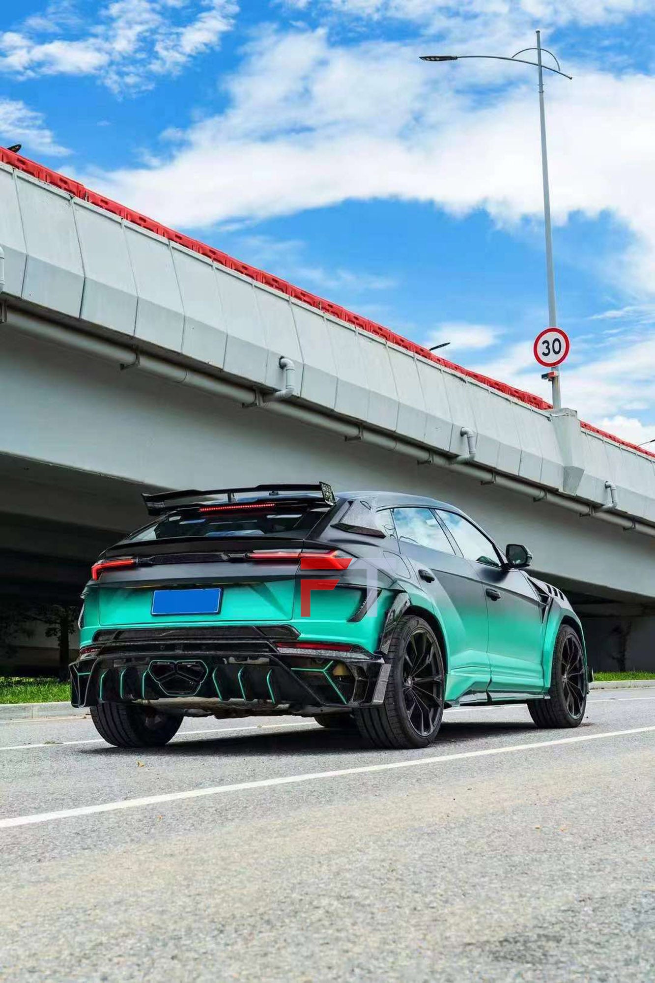 Forged carbon fiber wide body kit for Lamborghini Urus 2024+
