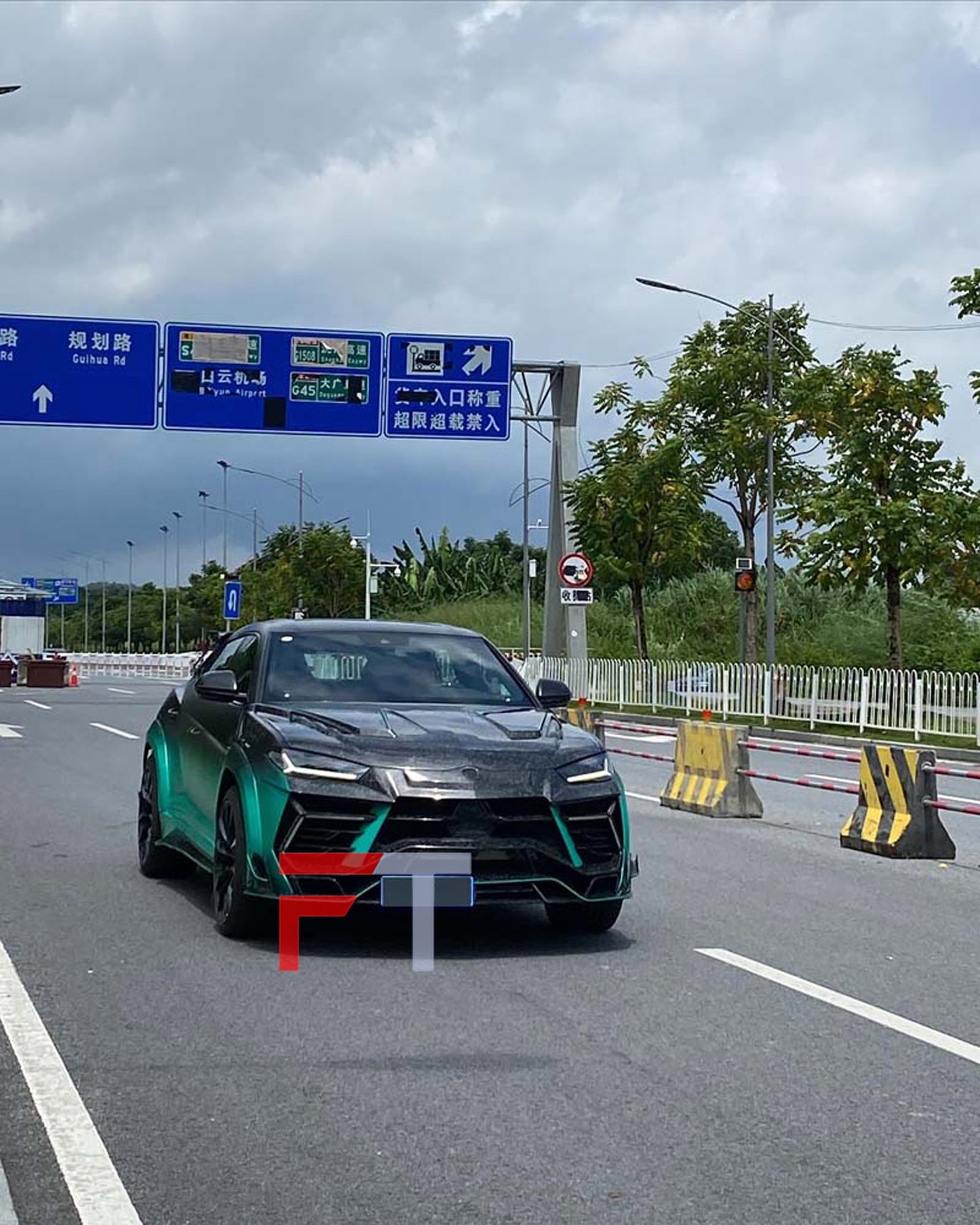 Forged carbon fiber wide body kit for Lamborghini Urus 2024+