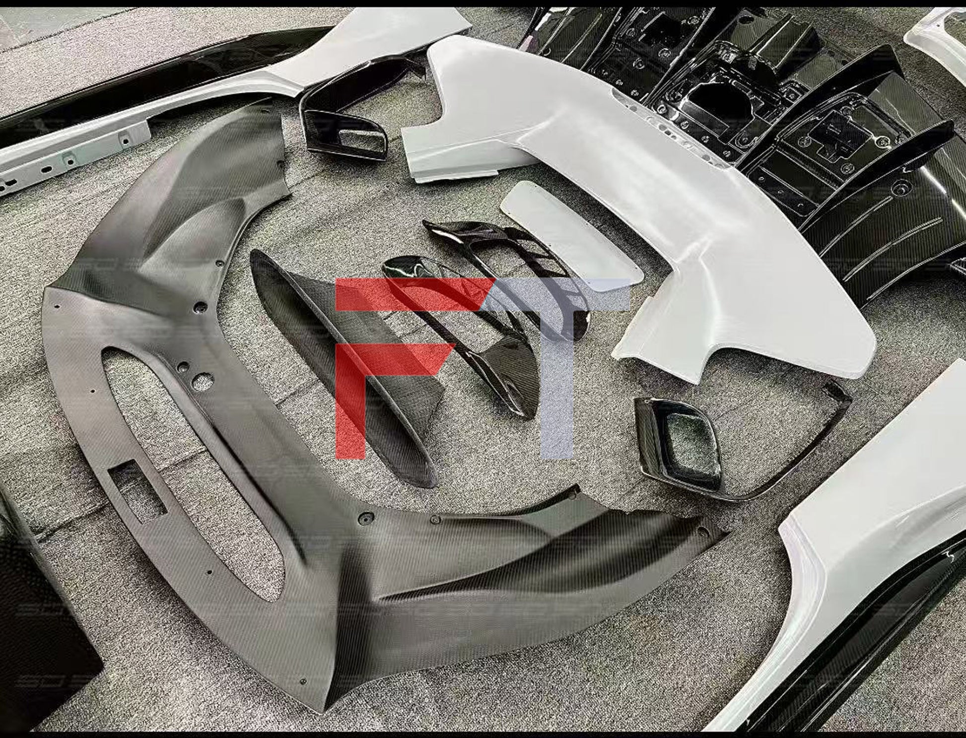 Conversion Pista dry carbon fiber body kit for Ferrari GTB 2015 - 2019