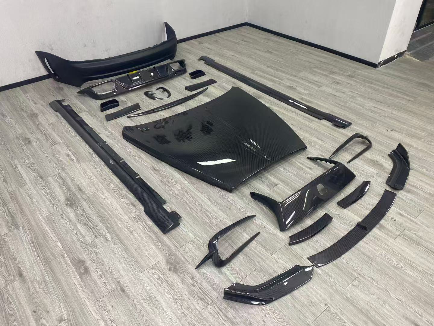 Rolls-royce-dawn-cabon-fiber-mansory-bodykit-kit
