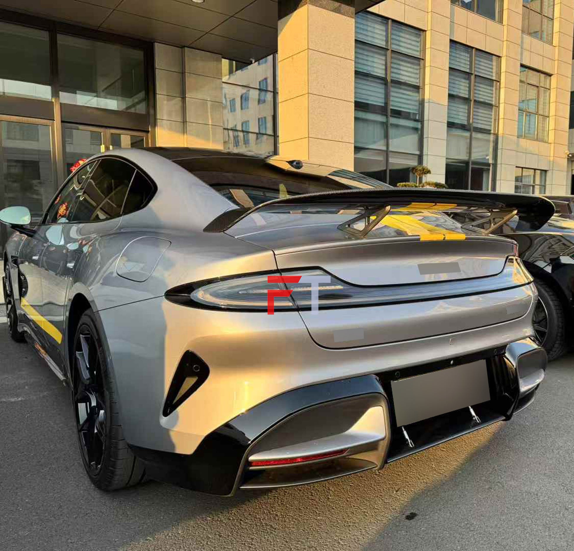 Body kit for Xiaomi SU7 2023+ Ultra Style Front Bumper Front Lip Spoiler