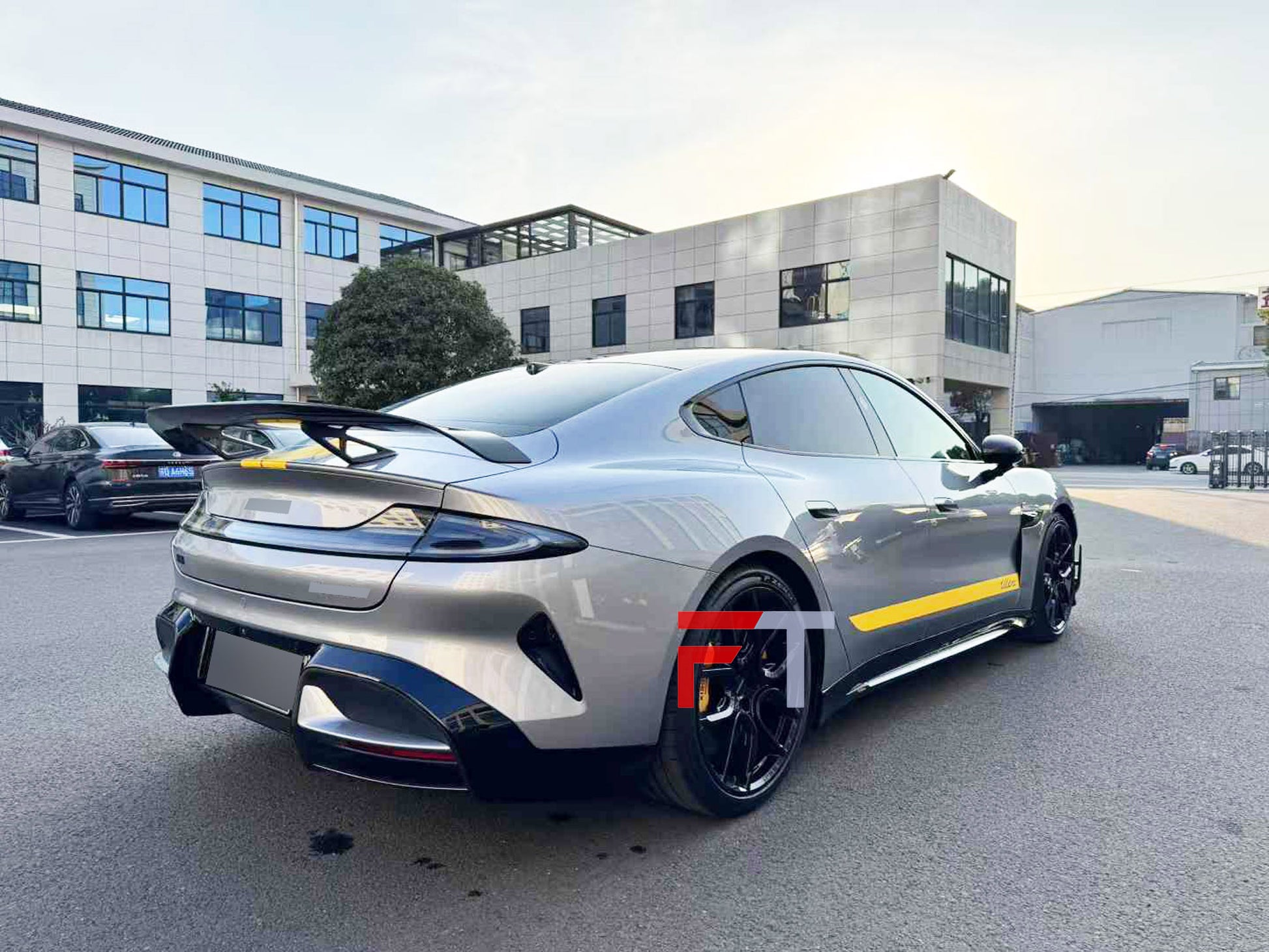 Body kit for Xiaomi SU7 2023+ Ultra Style Front Bumper Front Lip Spoiler