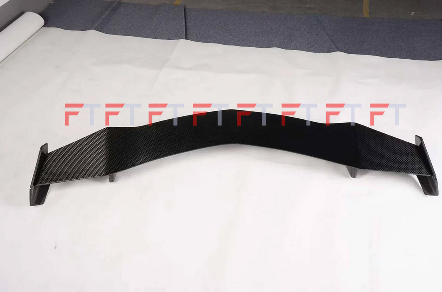 Venatus-forged-carbon-bodykit-Lamborghini-Urus-2017-2022