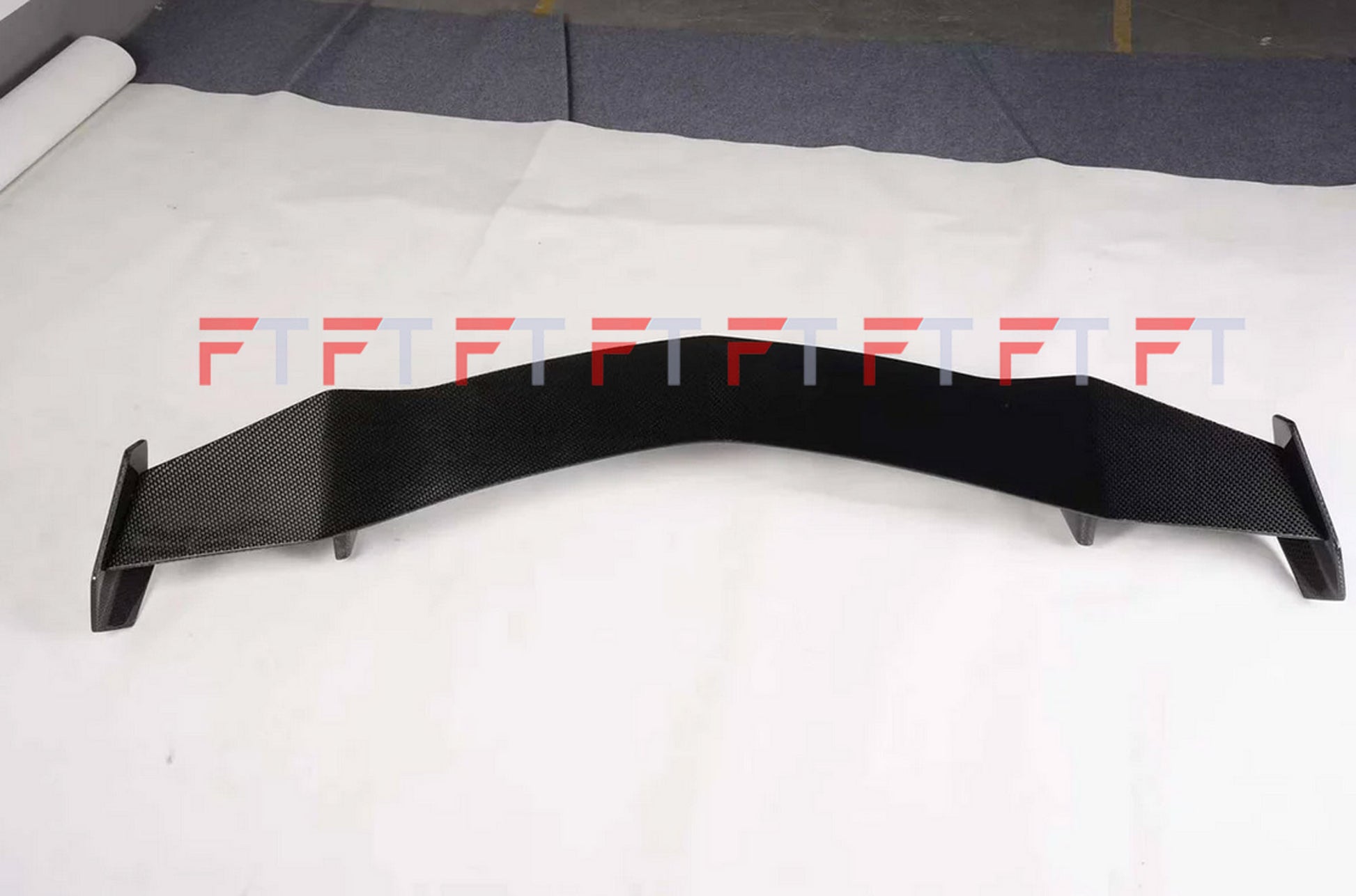 Venatus-forged-carbon-bodykit-Lamborghini-Urus-2017-2022