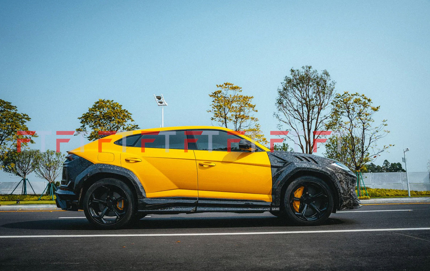Venatus-forged-carbon-bodykit-Lamborghini-Urus-2017-2022
