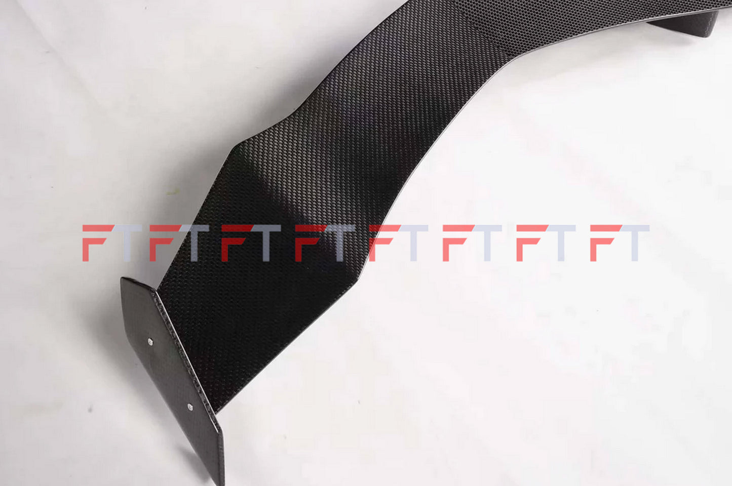 Venatus-forged-carbon-bodykit-Lamborghini-Urus-2017-2022