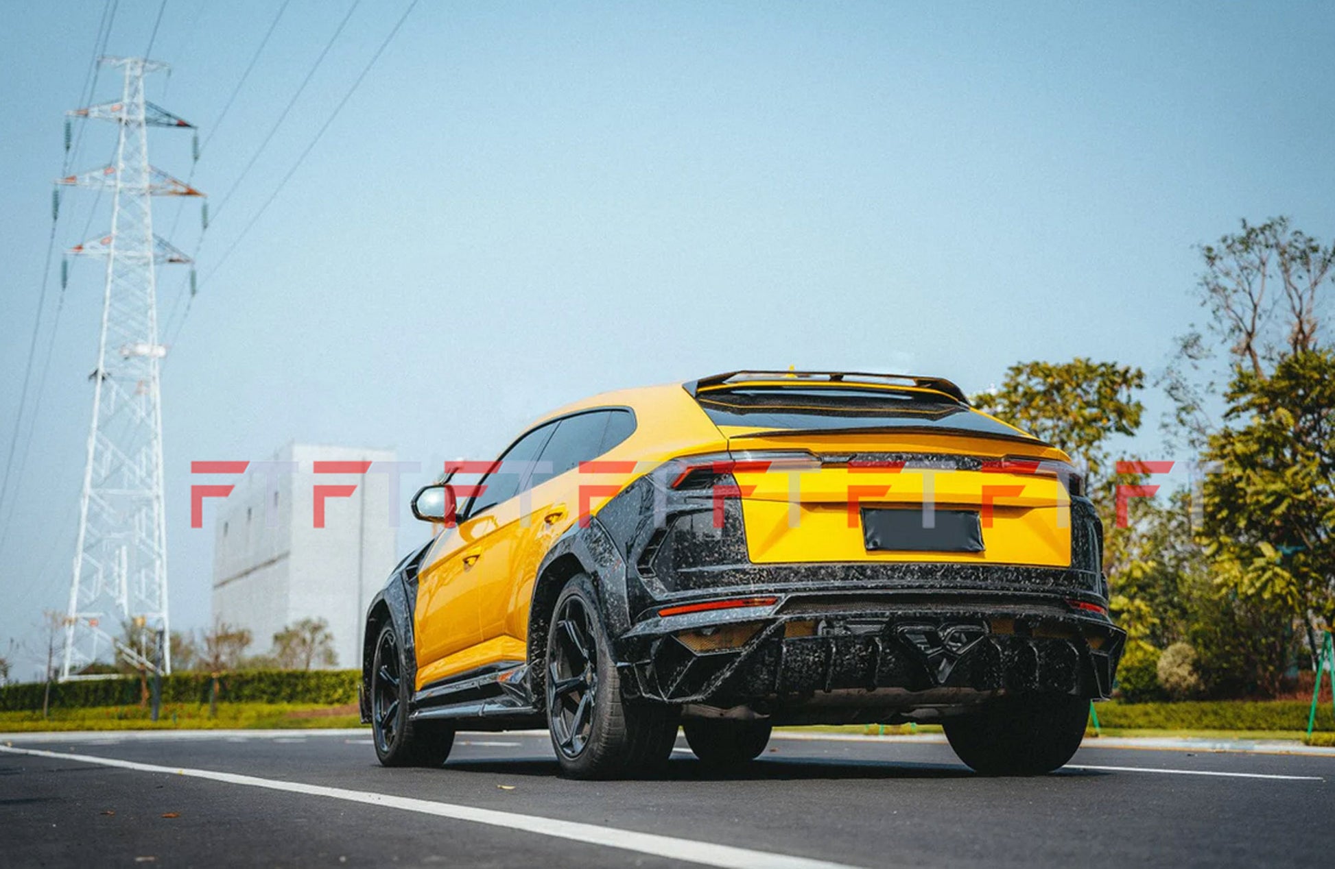 Venatus-forged-carbon-bodykit-Lamborghini-Urus-2017-2022
