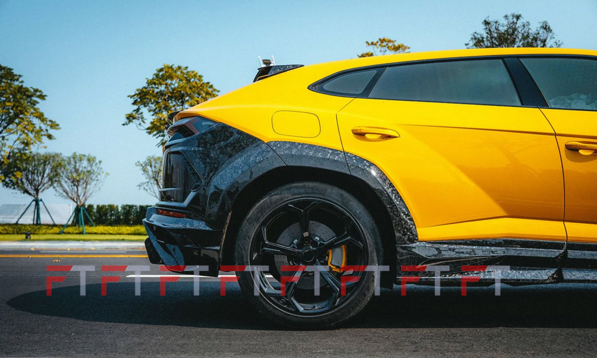 Venatus-forged-carbon-bodykit-Lamborghini-Urus-2017-2022