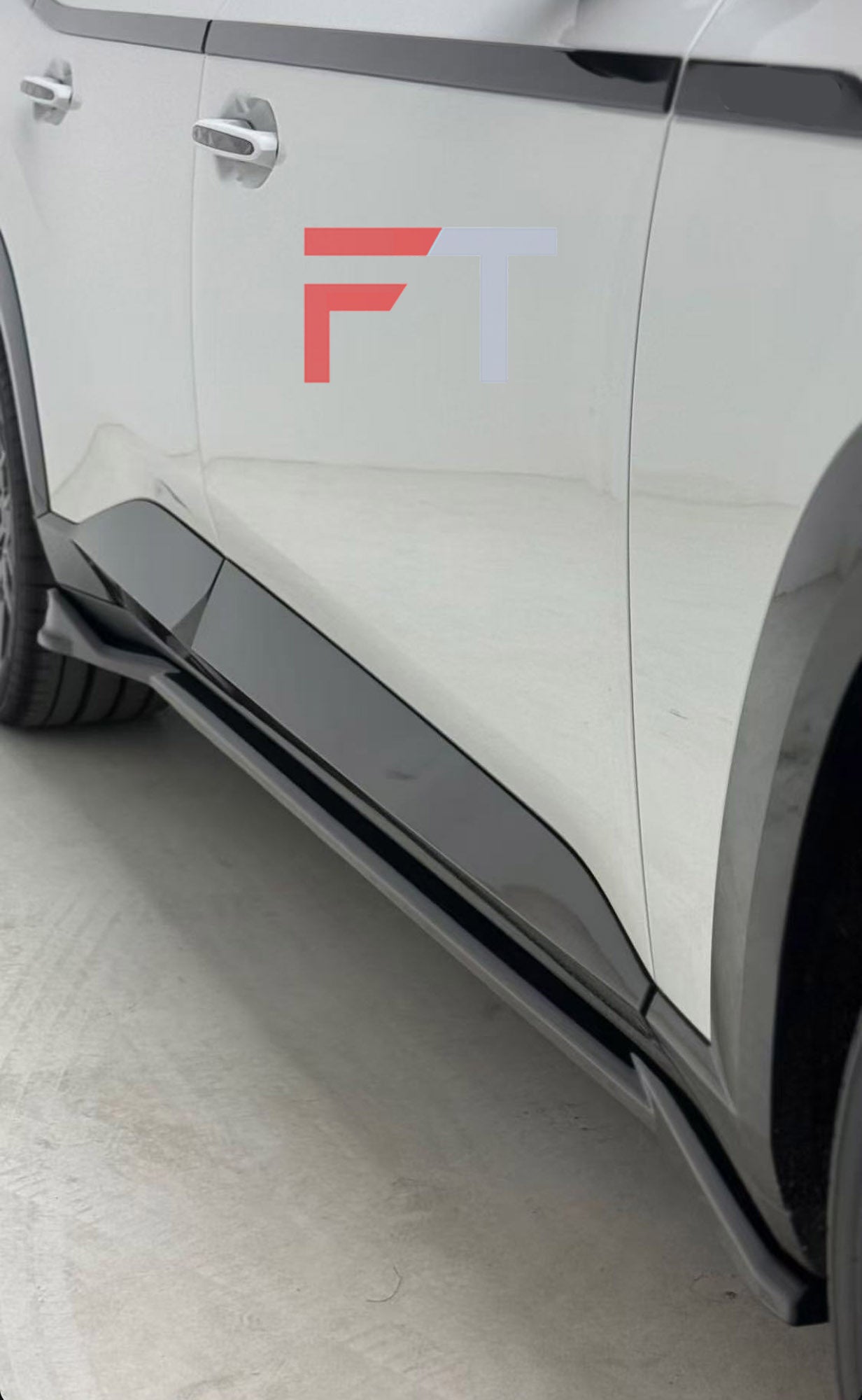 Gloss Black Body Kit for BMW XM G09 2023+ Front Lip Side Skirts Rear Diffuser Roof Spoiler