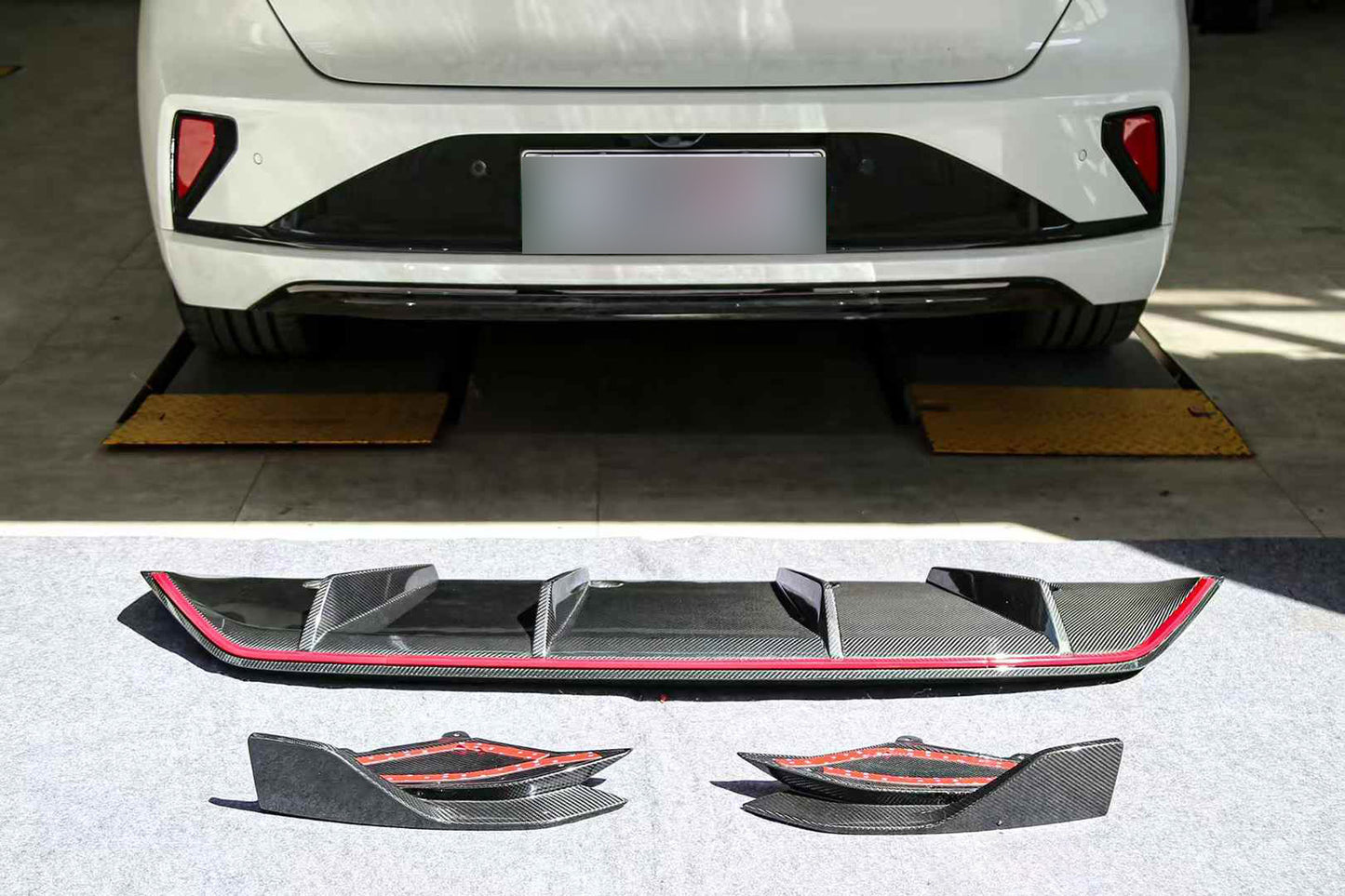 Dry carbon fiber rear diffuser spoiler for Zeekr 001 2023+ FR