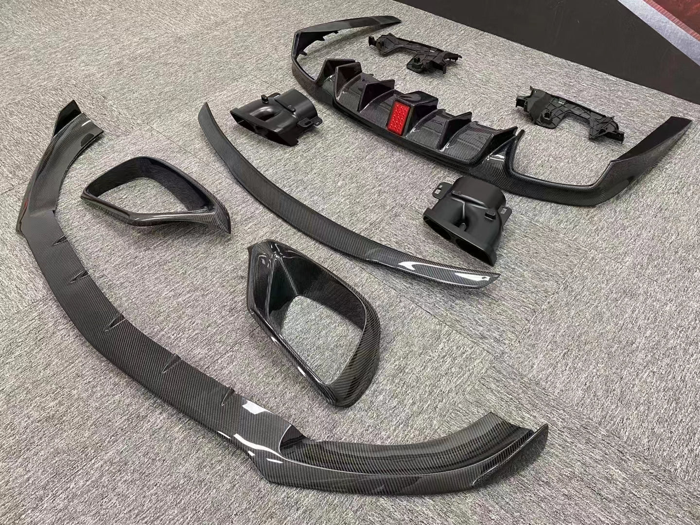 Carbon fiber body kit for Mercedes Benz E-class W213 E63 AMG 2017-2023