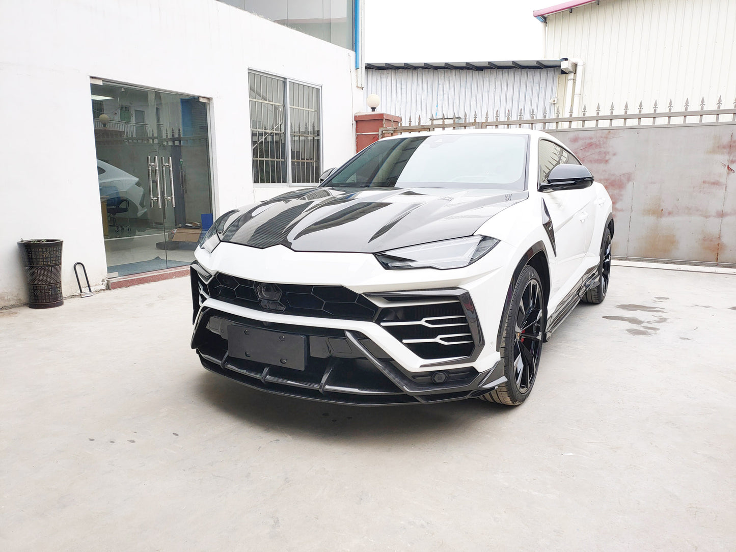 Dry carbon fiber body kit for Lamborghini Urus 2018 - 2023