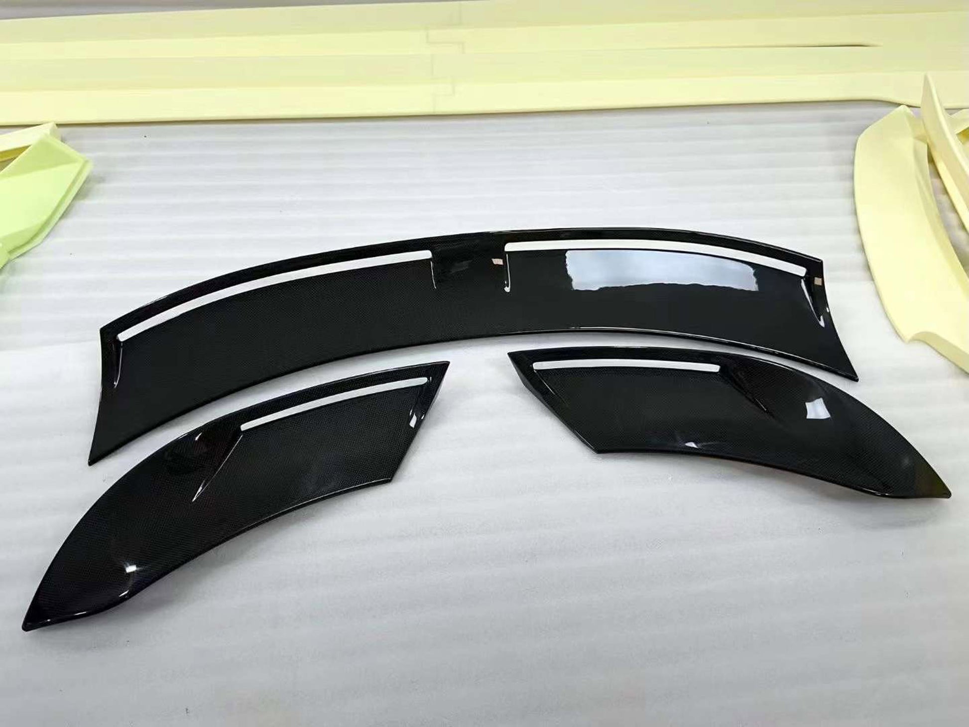 Dry carbon fiber rear wing spoiler for Ferrari Roma 2020+