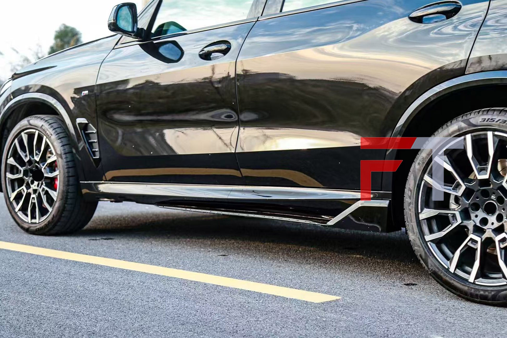 Gloss black aero body kit for BMW X5 G05 LCI 2023+ MP Front Lip Side Skirts Rear Diffuser