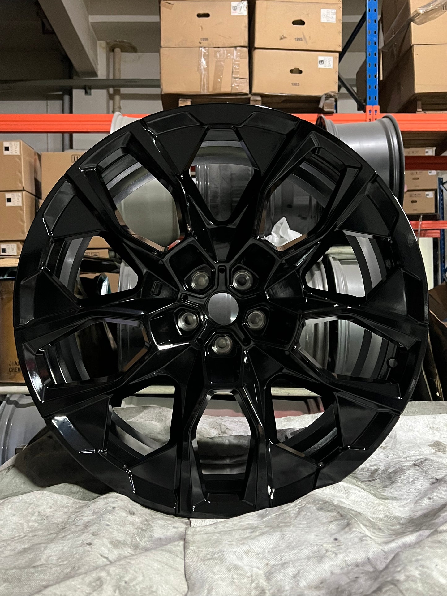 6895936-bmw-xm-wheels-gloss-black_1