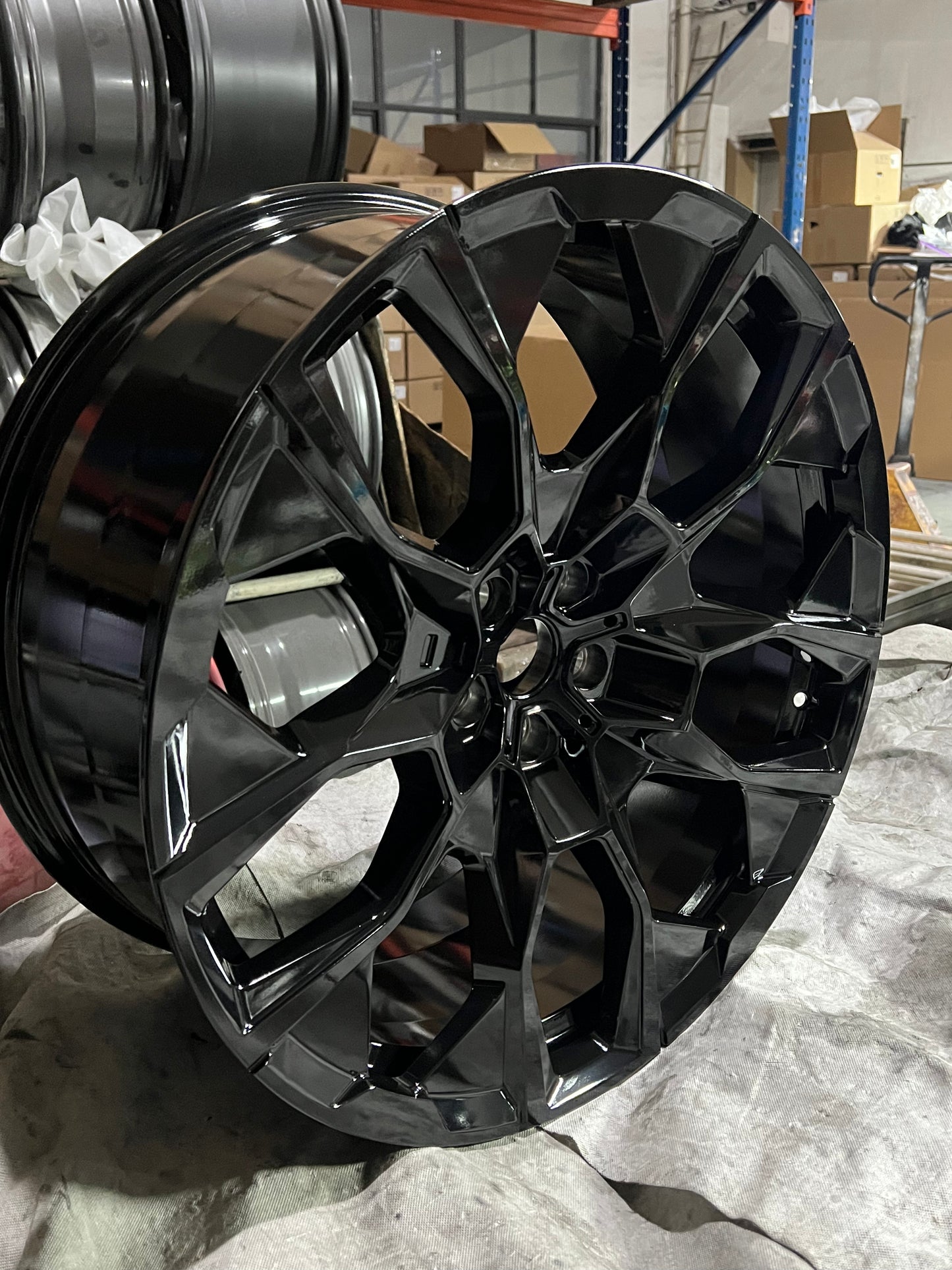 6895936-bmw-xm-wheels-gloss-black_1