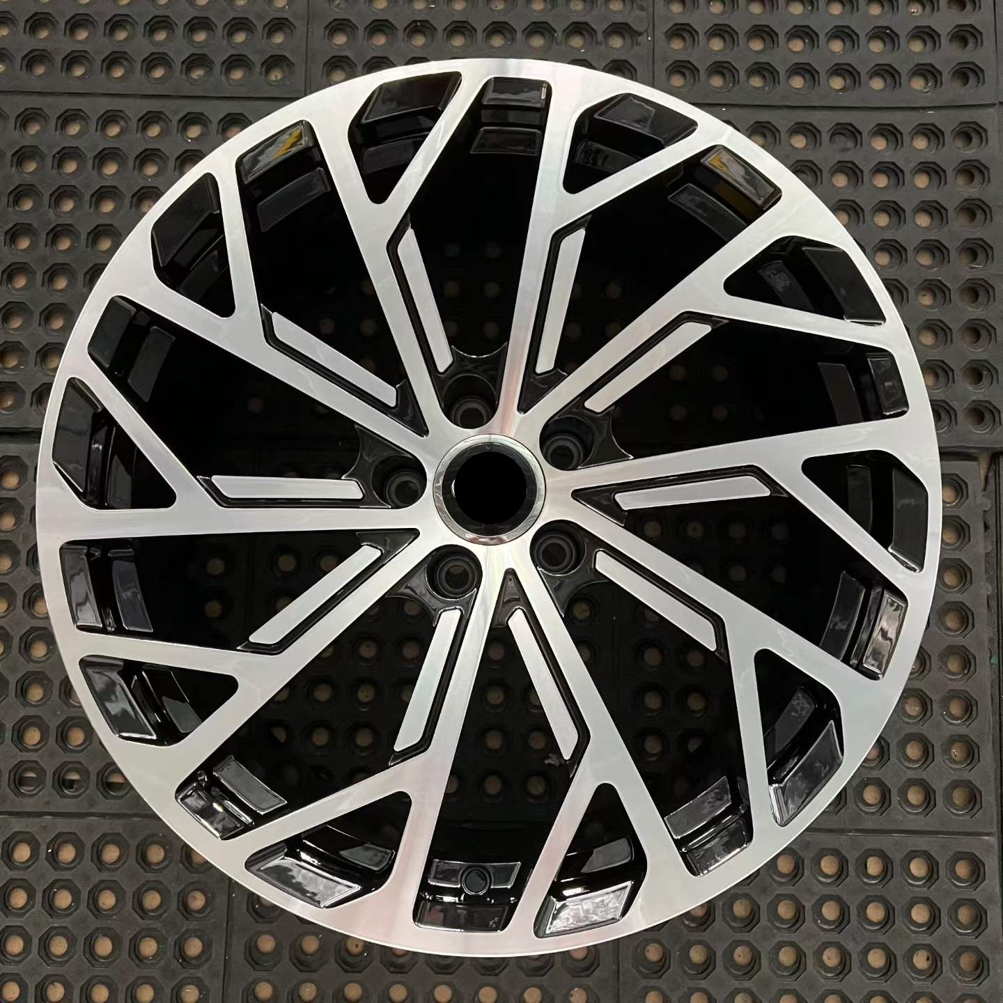 Forged Wheels Rims 18 19 20 21 22 23 24 26 inch For Audi Q2 Q3 Q4 Q5 Q6 Q7 Q8 SQ2 SQ5 SQ6 SQ7 SQ8 RSQ3 RSQ5 RSQ6 RSQ8