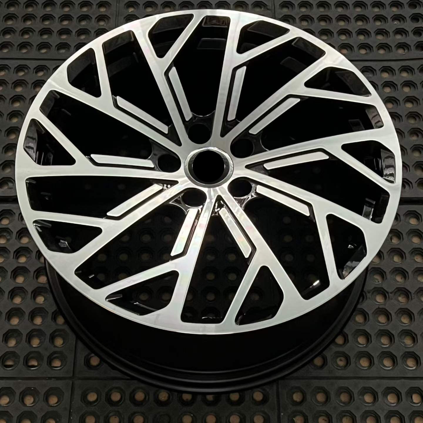 Forged Wheels Rims 18 19 20 21 22 23 24 26 inch For Audi Q2 Q3 Q4 Q5 Q6 Q7 Q8 SQ2 SQ5 SQ6 SQ7 SQ8 RSQ3 RSQ5 RSQ6 RSQ8