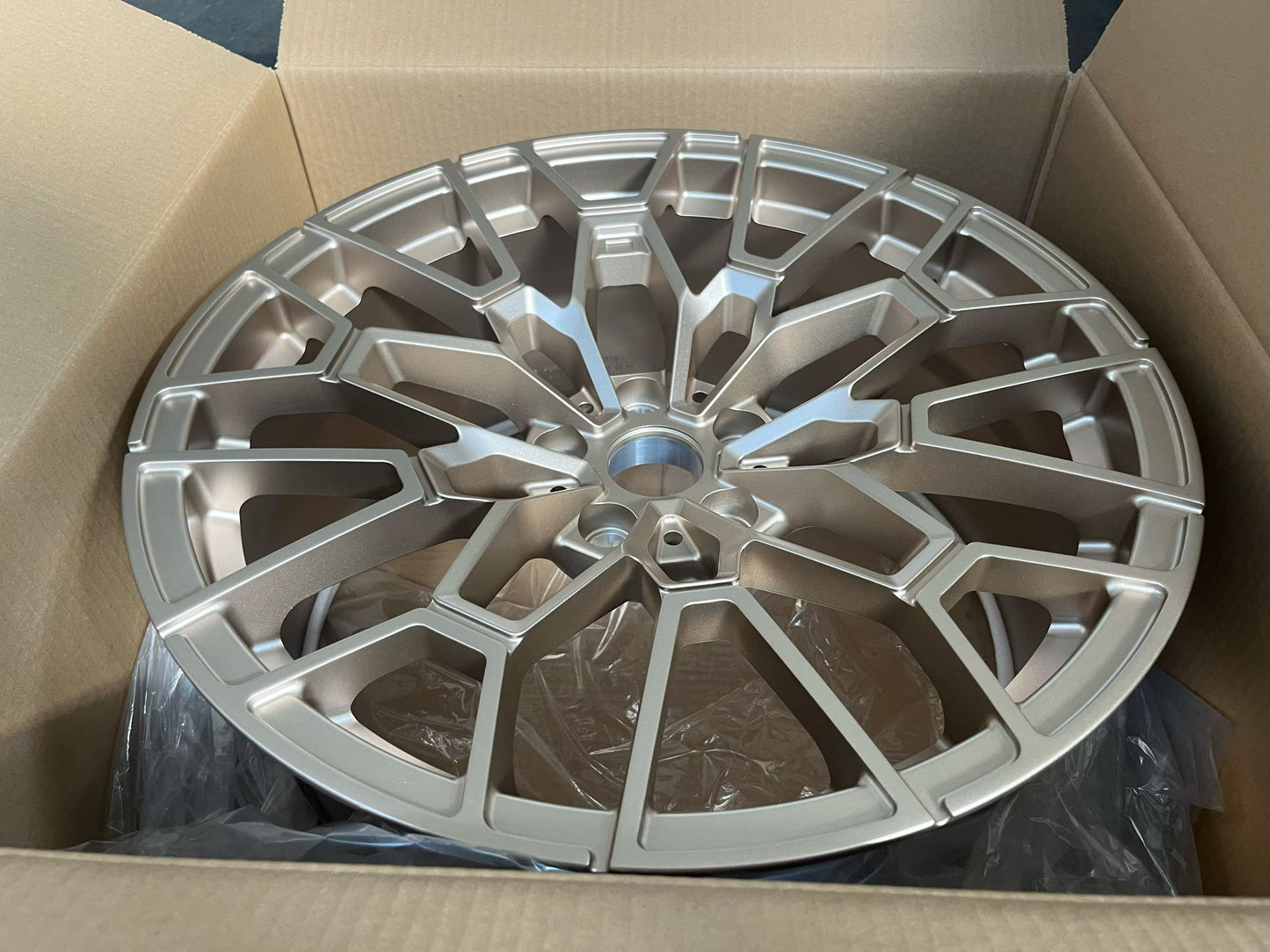 BMW 7 Series G70 i7 M70 740d 730i 740i 760i 750e 760e Forged Wheels Custom Rims 18-26
