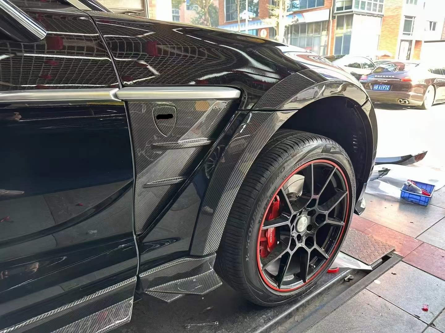 Dry carbon fiber body kit Mansory fit Aston Martin DBX 2020UP