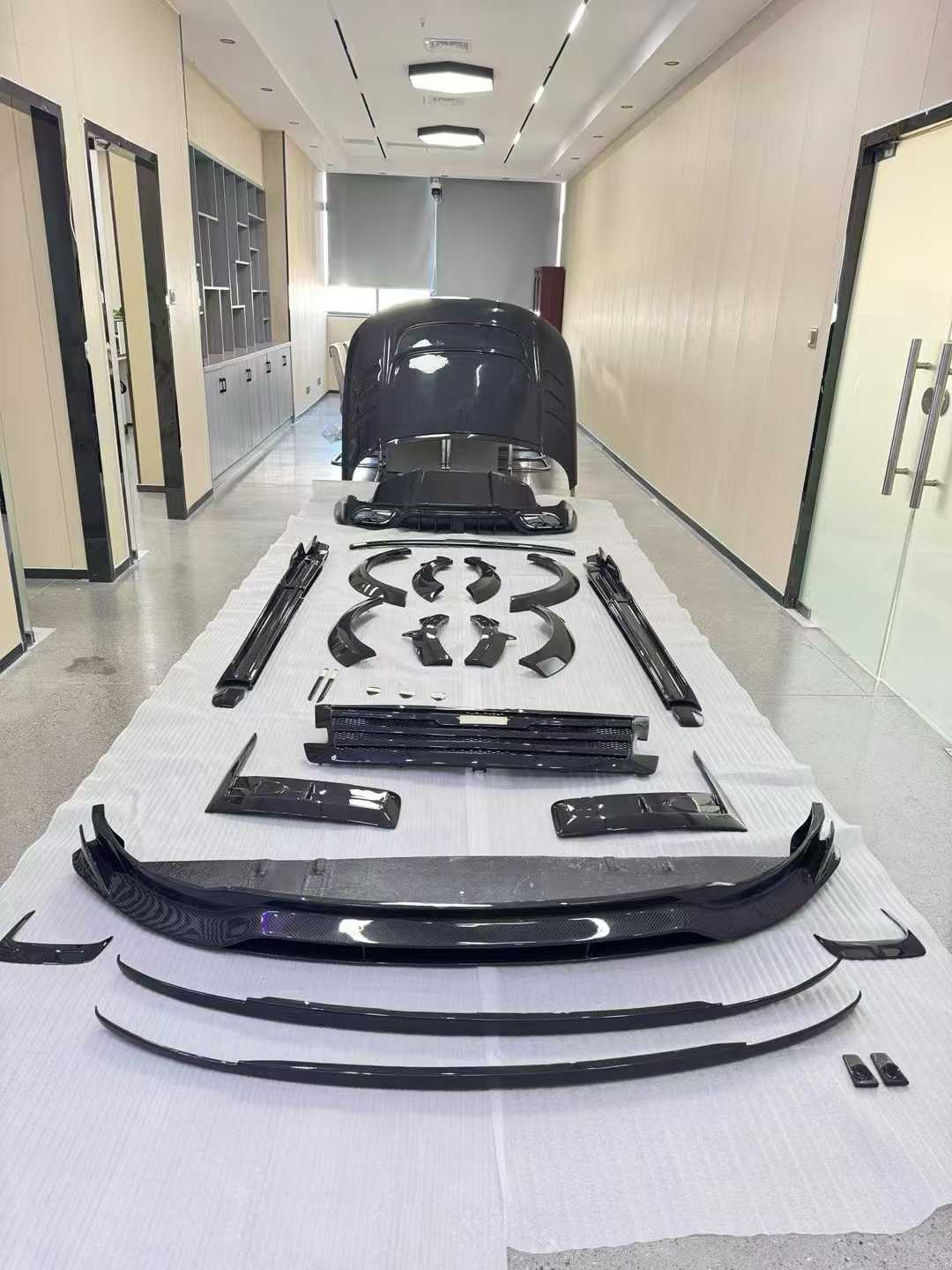 Carbon Fiber Soft Kit For Range Rover L460 2023+ Mansory