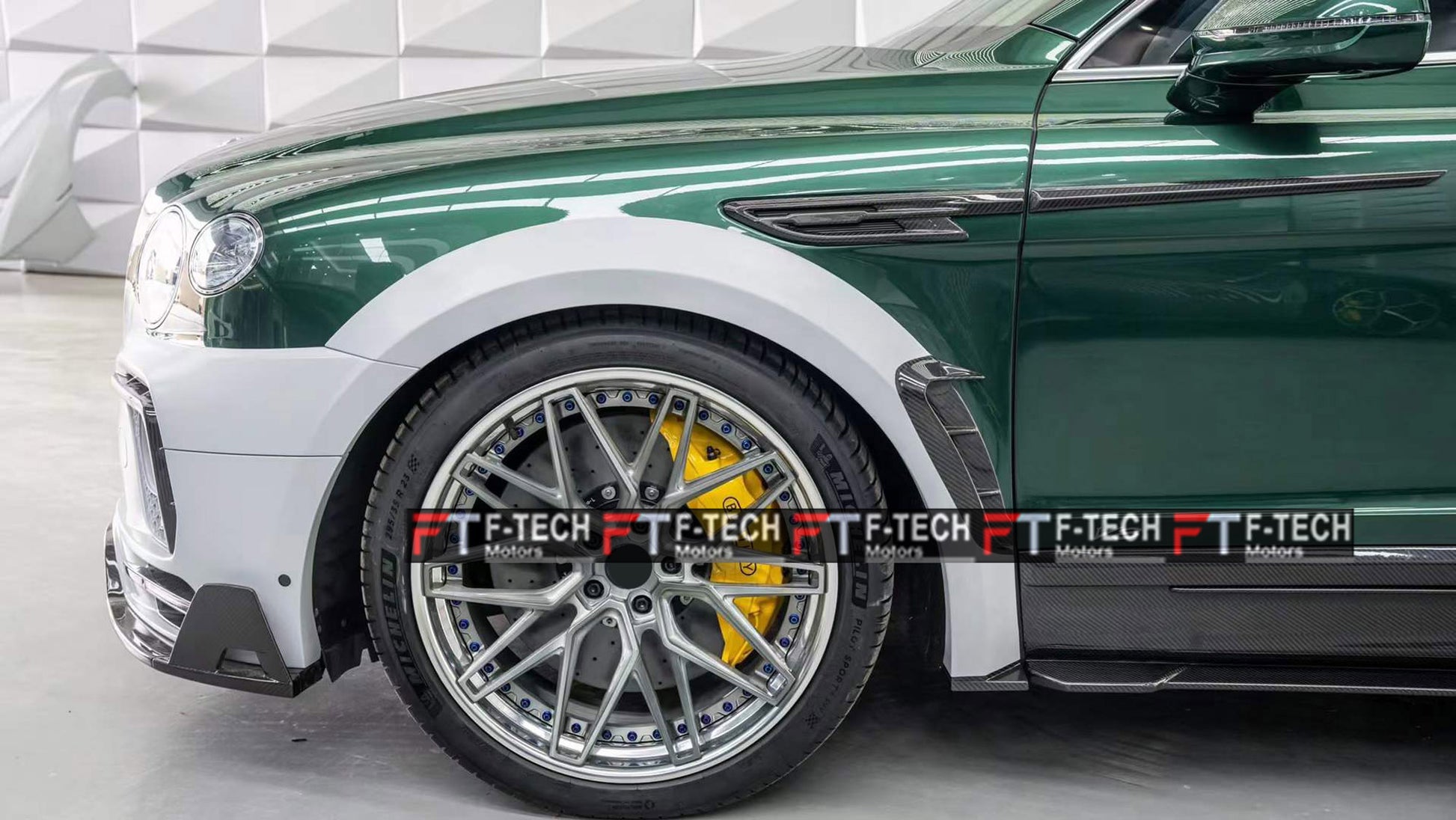 Dry Carbon Fiber Wide Body Kit For Bentley Bentayga 2021+ Mansory
