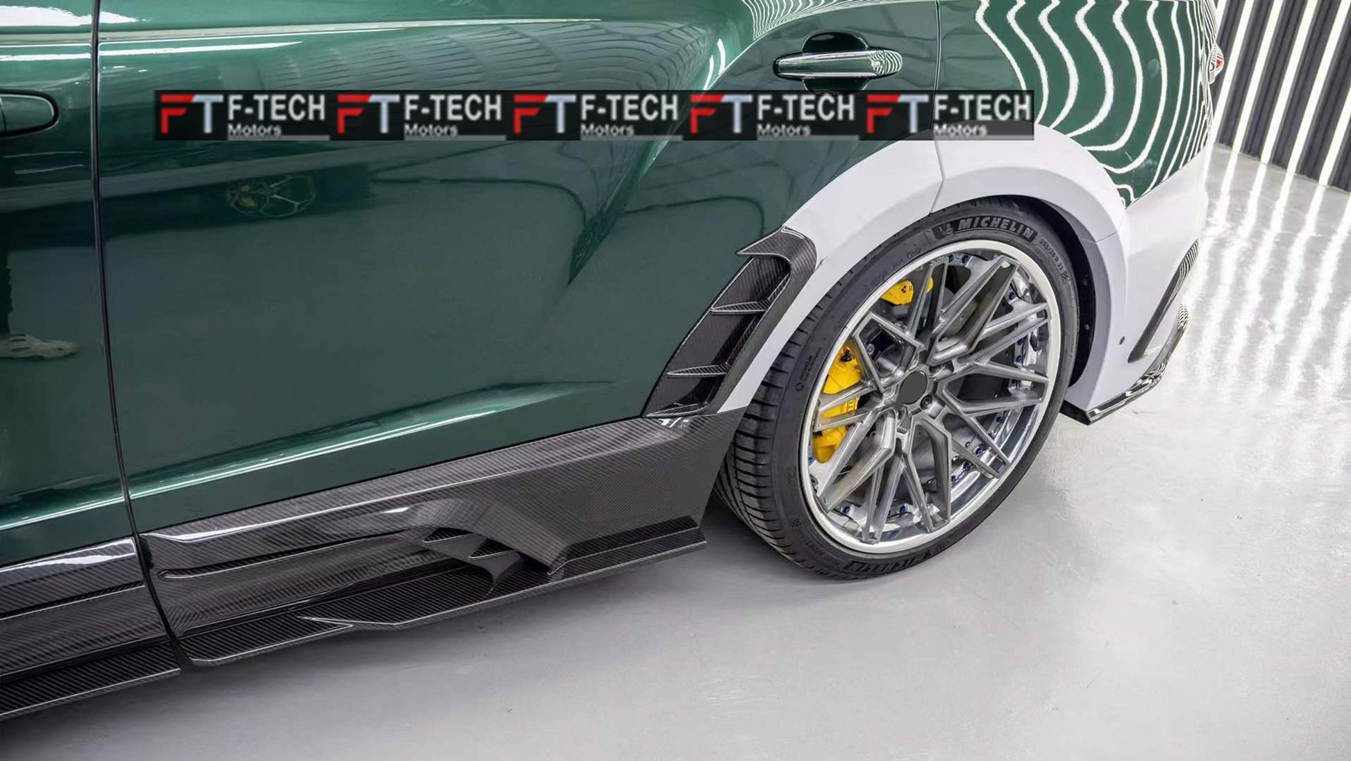 Dry Carbon Fiber Wide Body Kit For Bentley Bentayga 2021+ Mansory