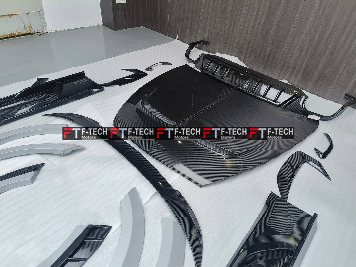Dry Carbon Fiber Wide Body Kit For Bentley Bentayga 2021+ Mansory