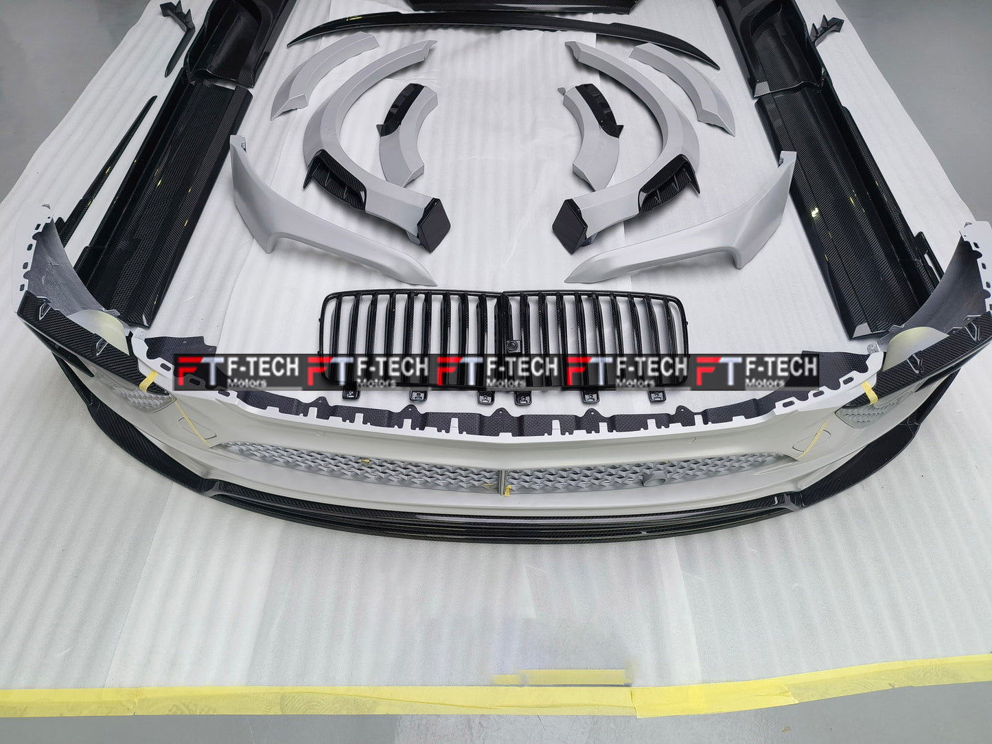 Dry Carbon Fiber Wide Body Kit For Bentley Bentayga 2021+ Mansory