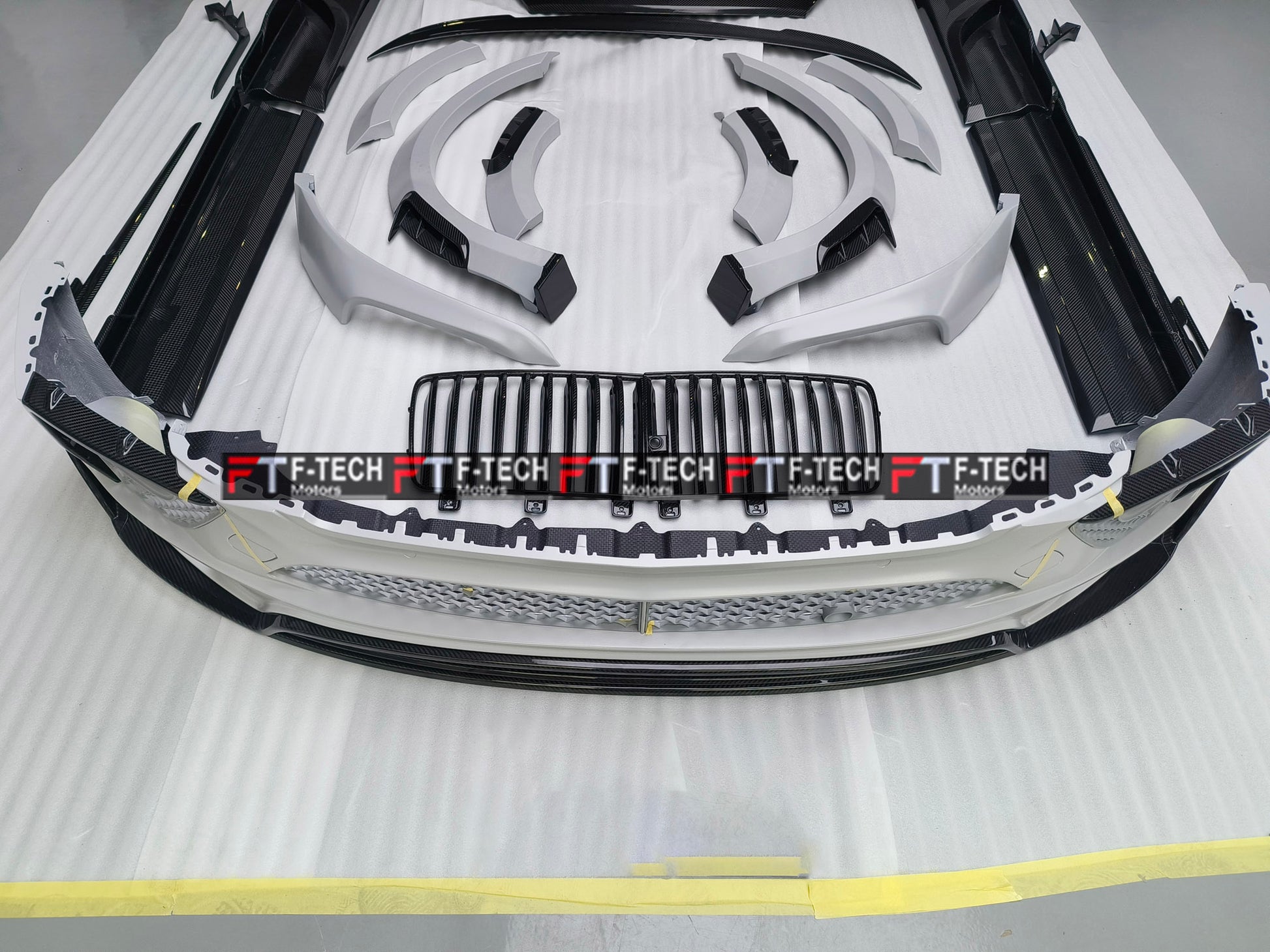 Dry Carbon Fiber Wide Body Kit For Bentley Bentayga 2021+ Mansory