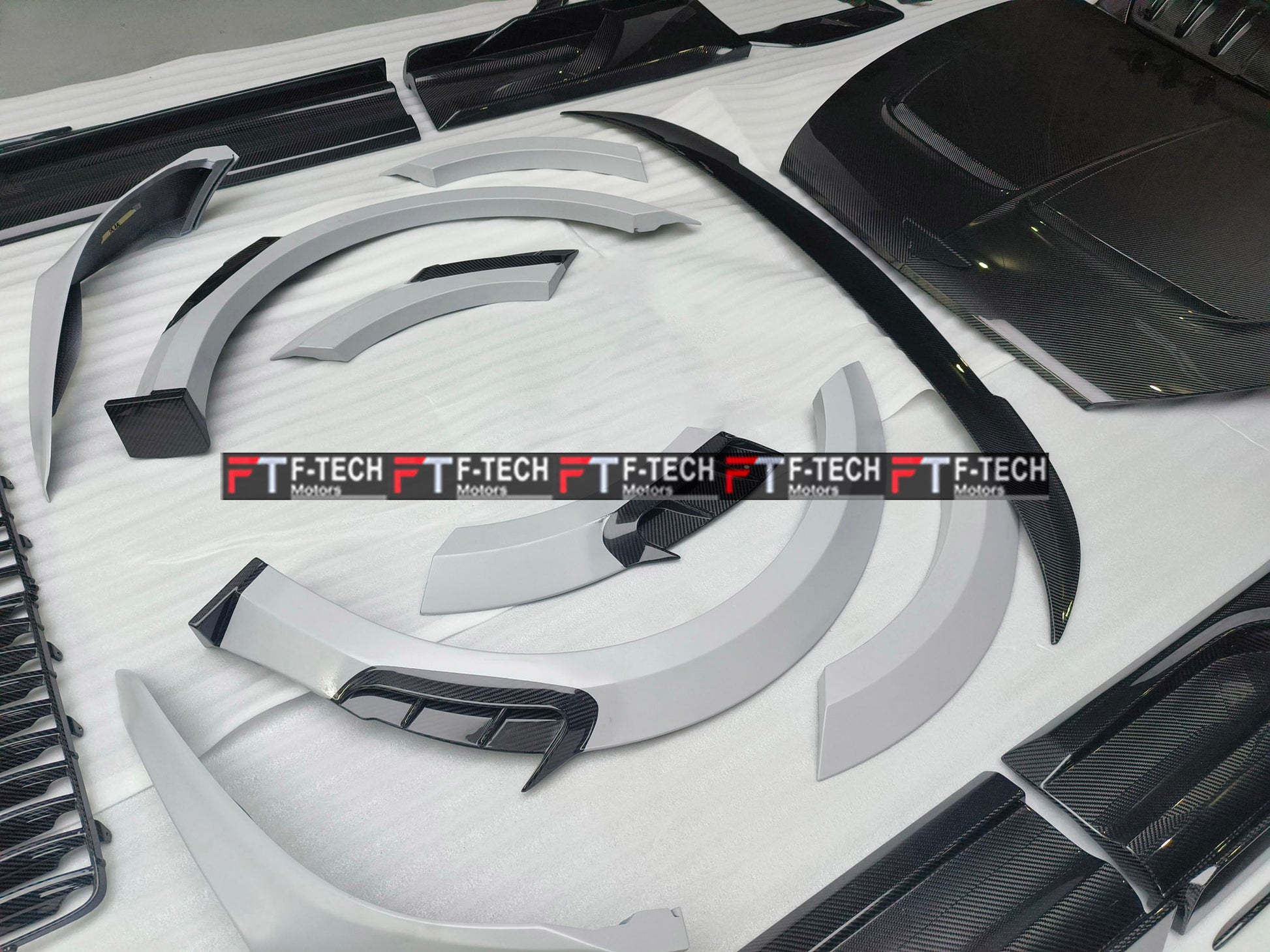 Dry Carbon Fiber Wide Body Kit For Bentley Bentayga 2021+ Mansory