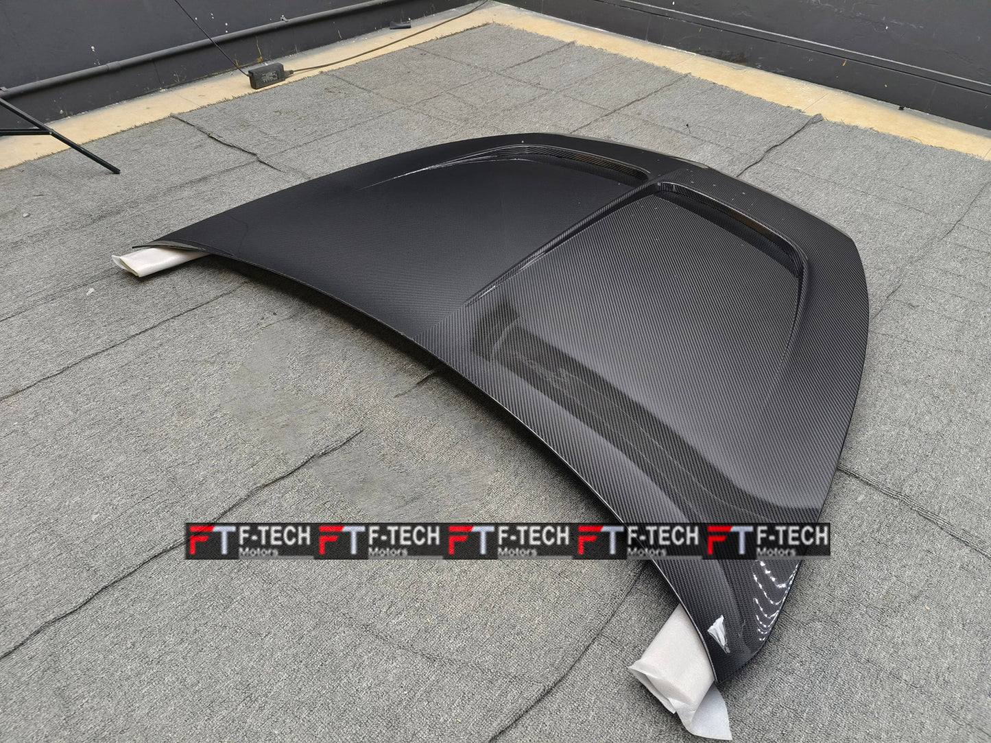 Dry Carbon Fiber Wide Body Kit For Bentley Bentayga 2021+ Mansory