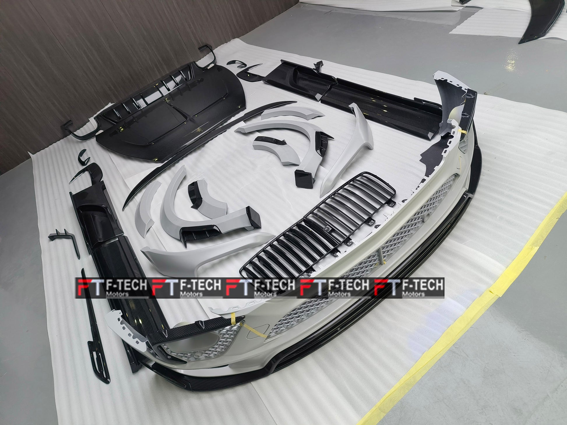 Dry Carbon Fiber Wide Body Kit For Bentley Bentayga 2021+ Mansory