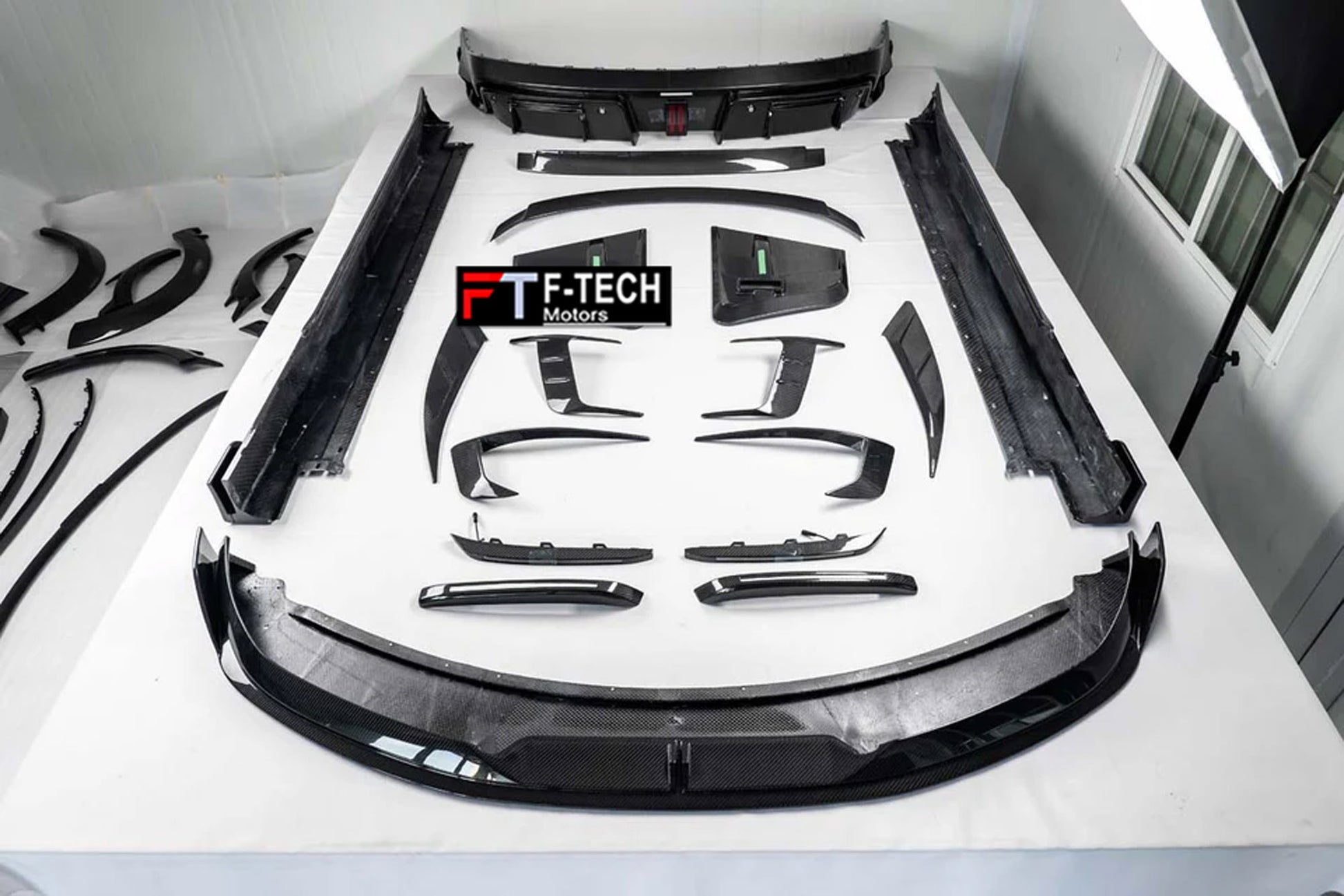 Dry Carbon Fiber Upgrade Body Kit For Rolls Royce Spectre 2024+ Mansory