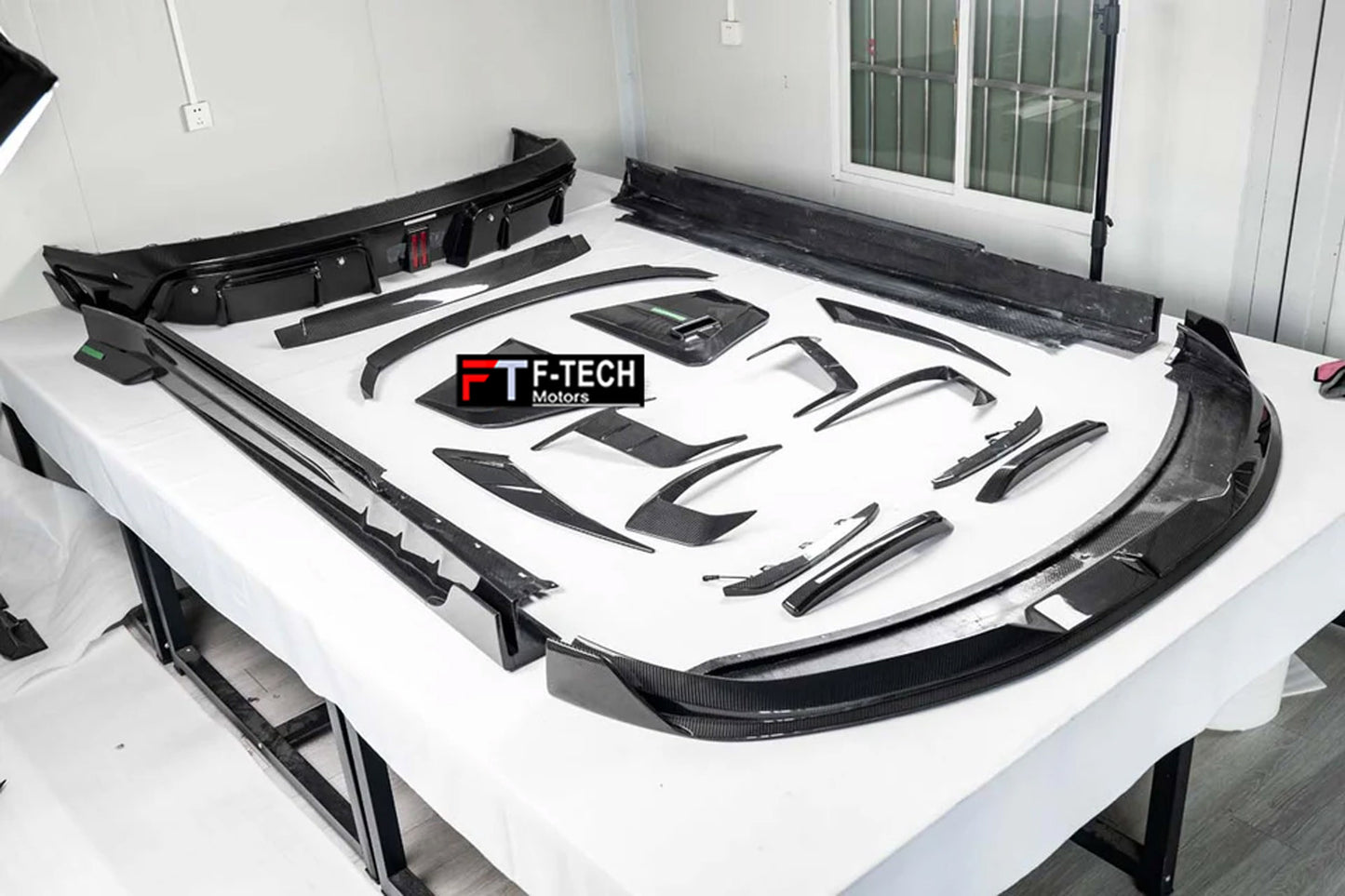 Dry Carbon Fiber Upgrade Body Kit For Rolls Royce Spectre 2024+ Mansory