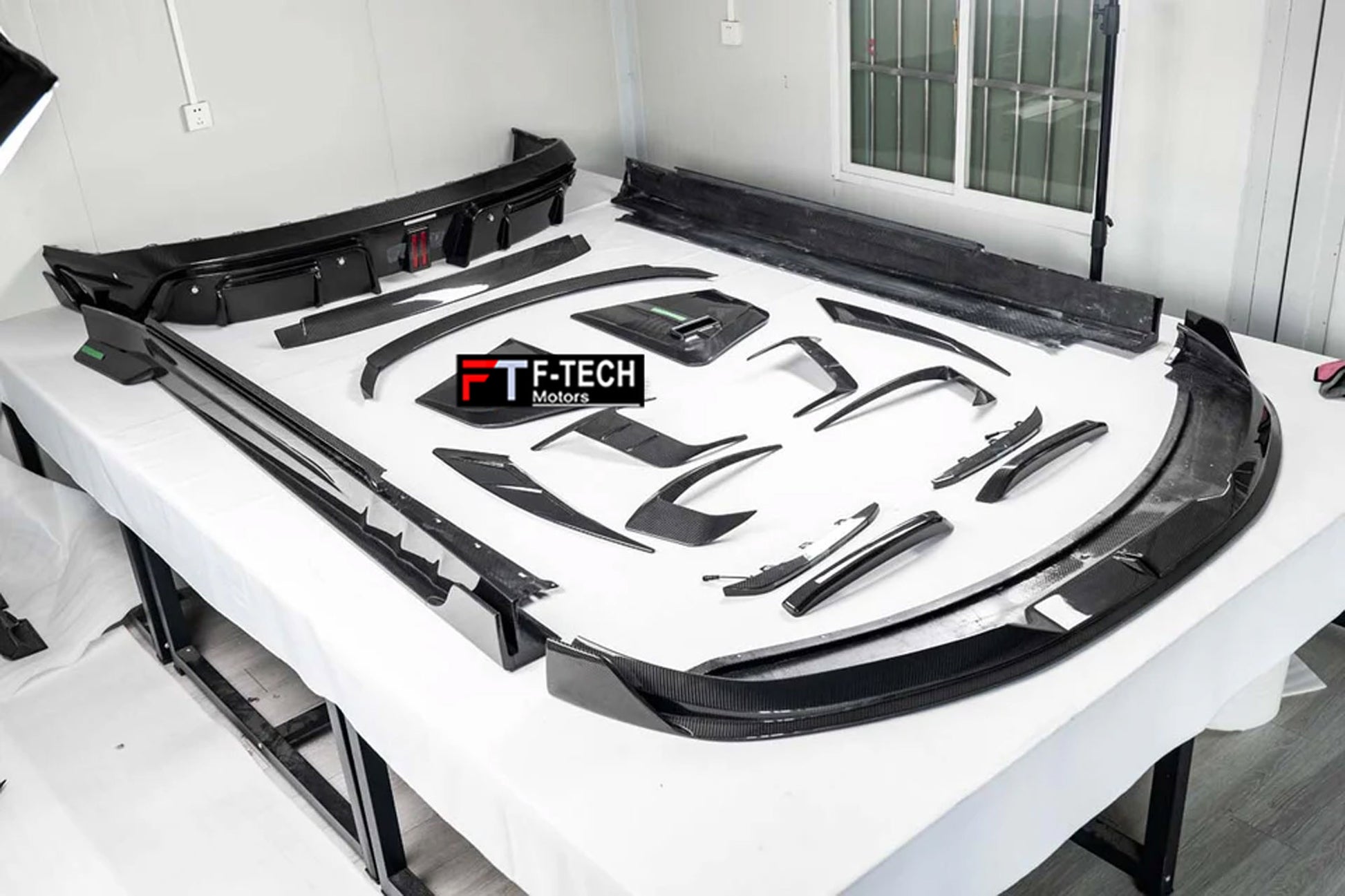 Dry Carbon Fiber Upgrade Body Kit For Rolls Royce Spectre 2024+ Mansory