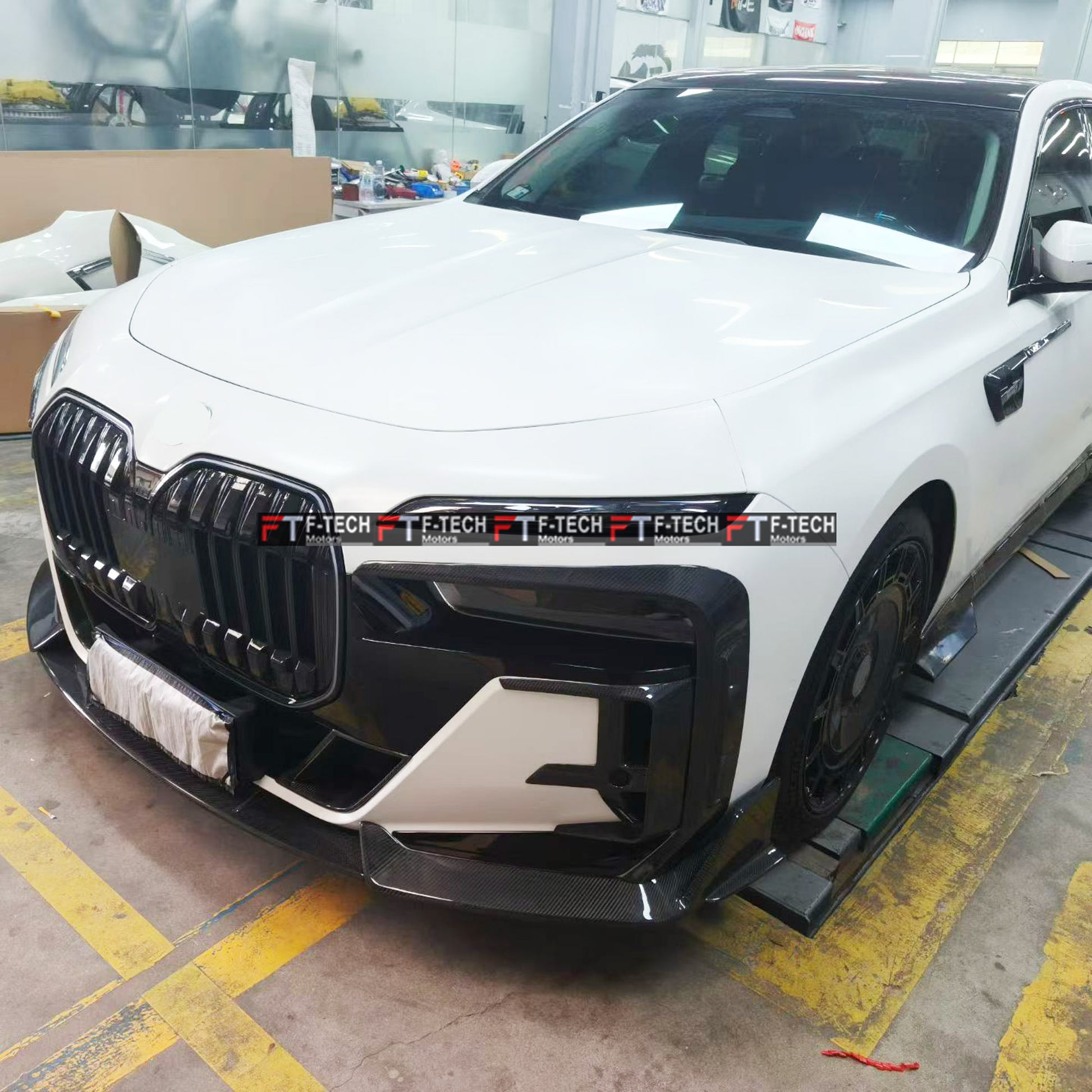 Dry Carbon Fiber Soft Kit For BMW 7 Series G70 2022+ Mansory