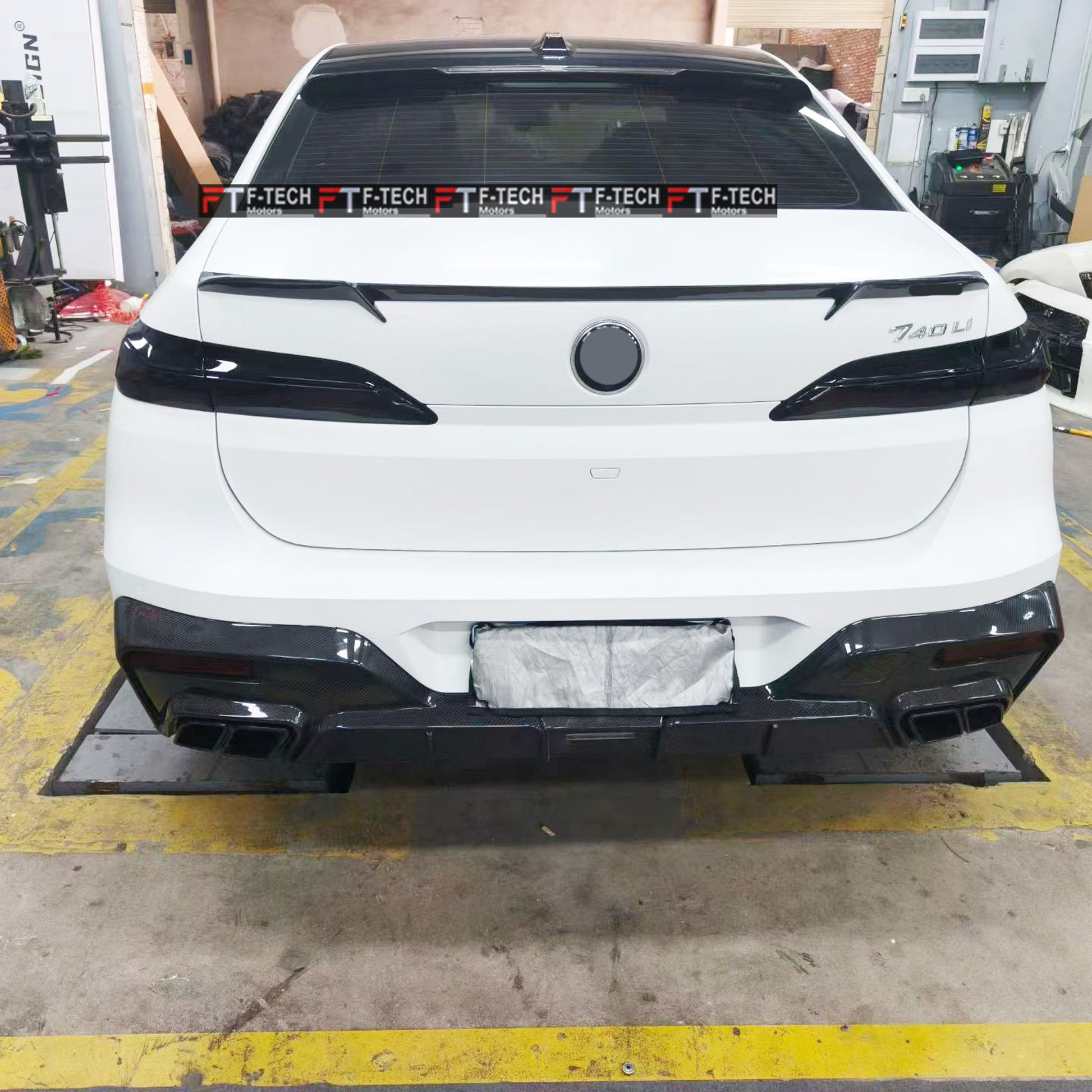 Dry Carbon Fiber Soft Kit For BMW 7 Series G70 2022+ Mansory