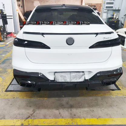 Dry Carbon Fiber Soft Kit For BMW 7 Series G70 2022+ Mansory