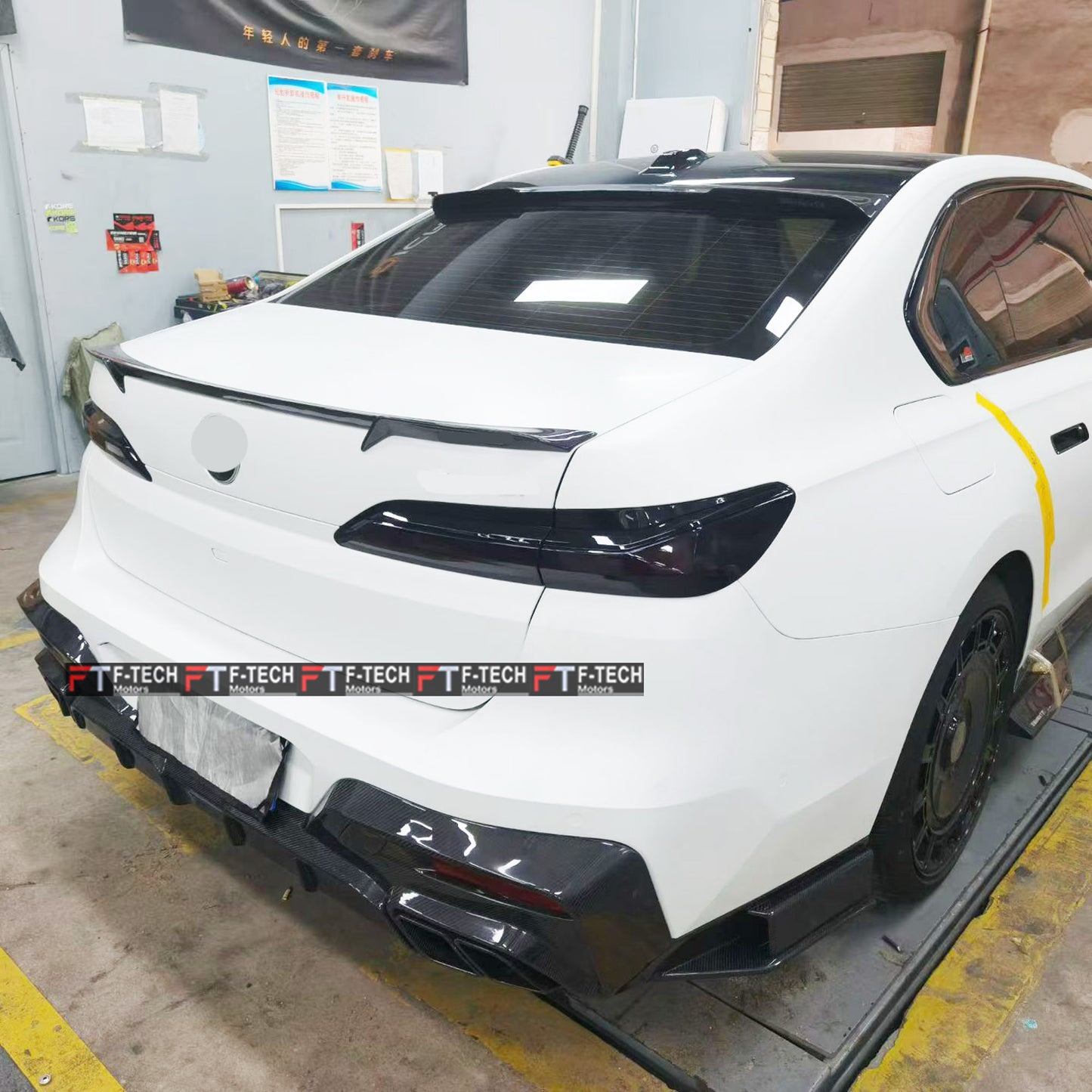 Dry Carbon Fiber Soft Kit For BMW 7 Series G70 2022+ Mansory