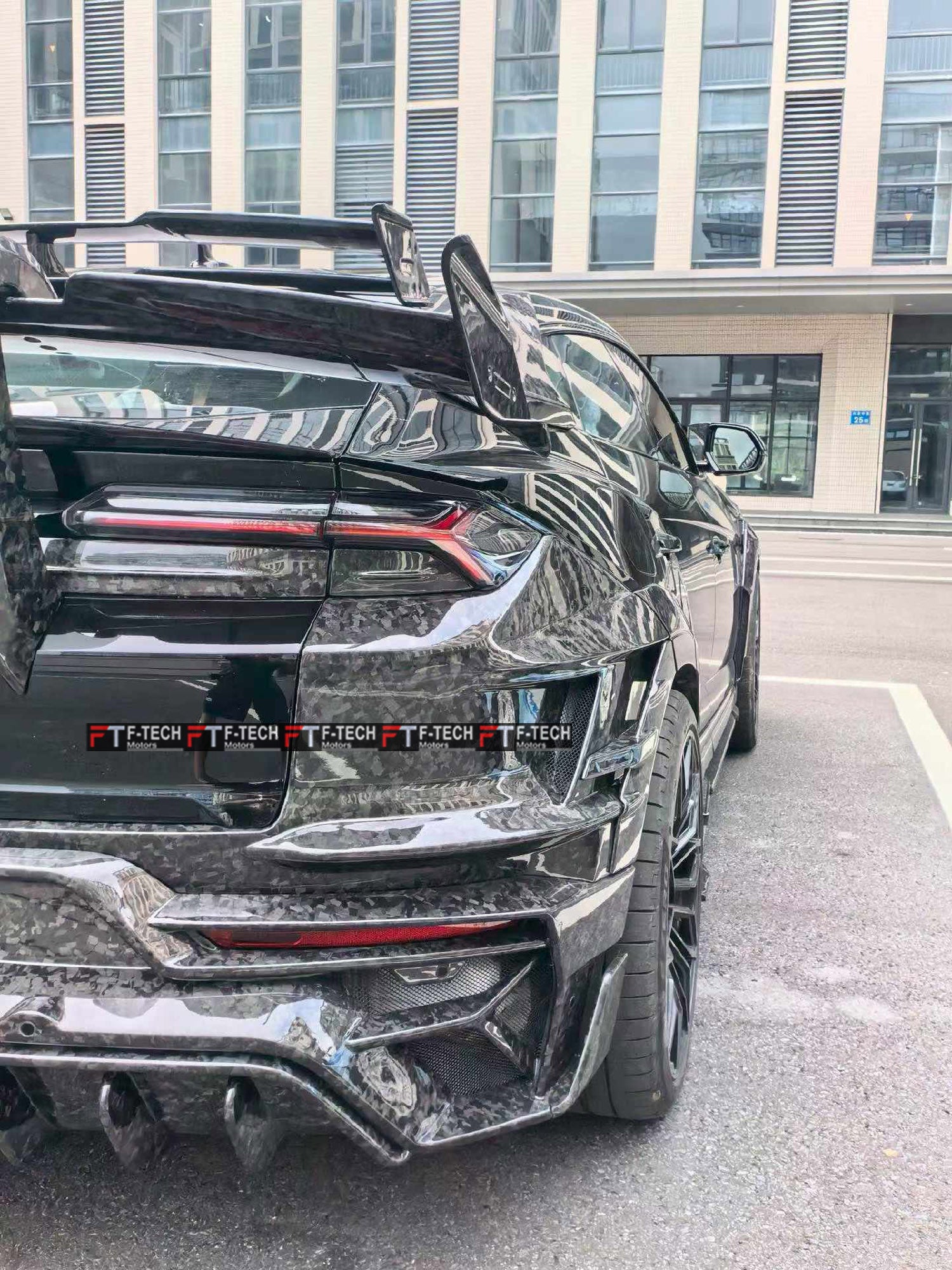 Forged Carbon Fiber Wide Body Kit for Lamborghini Urus SE (2024+) Mansory Venatus SE