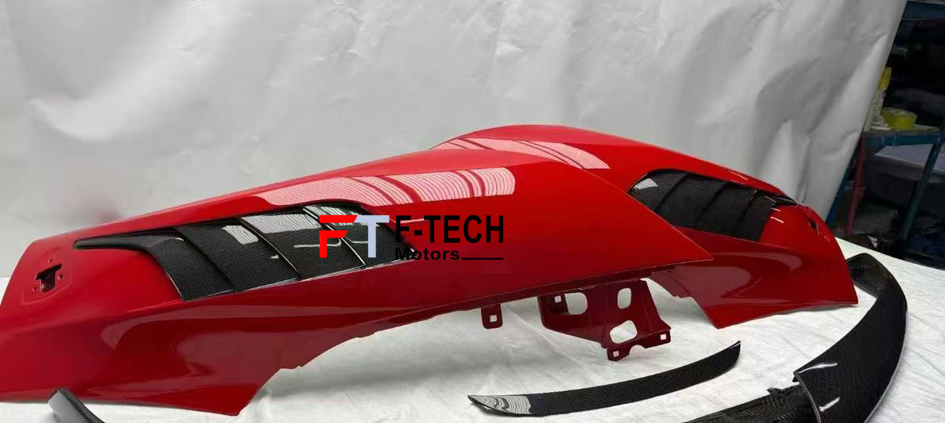 Carbon Fiber Front Fenders with Vents for Ferrari SF90 Stradale 2019 - 2024 Novitec