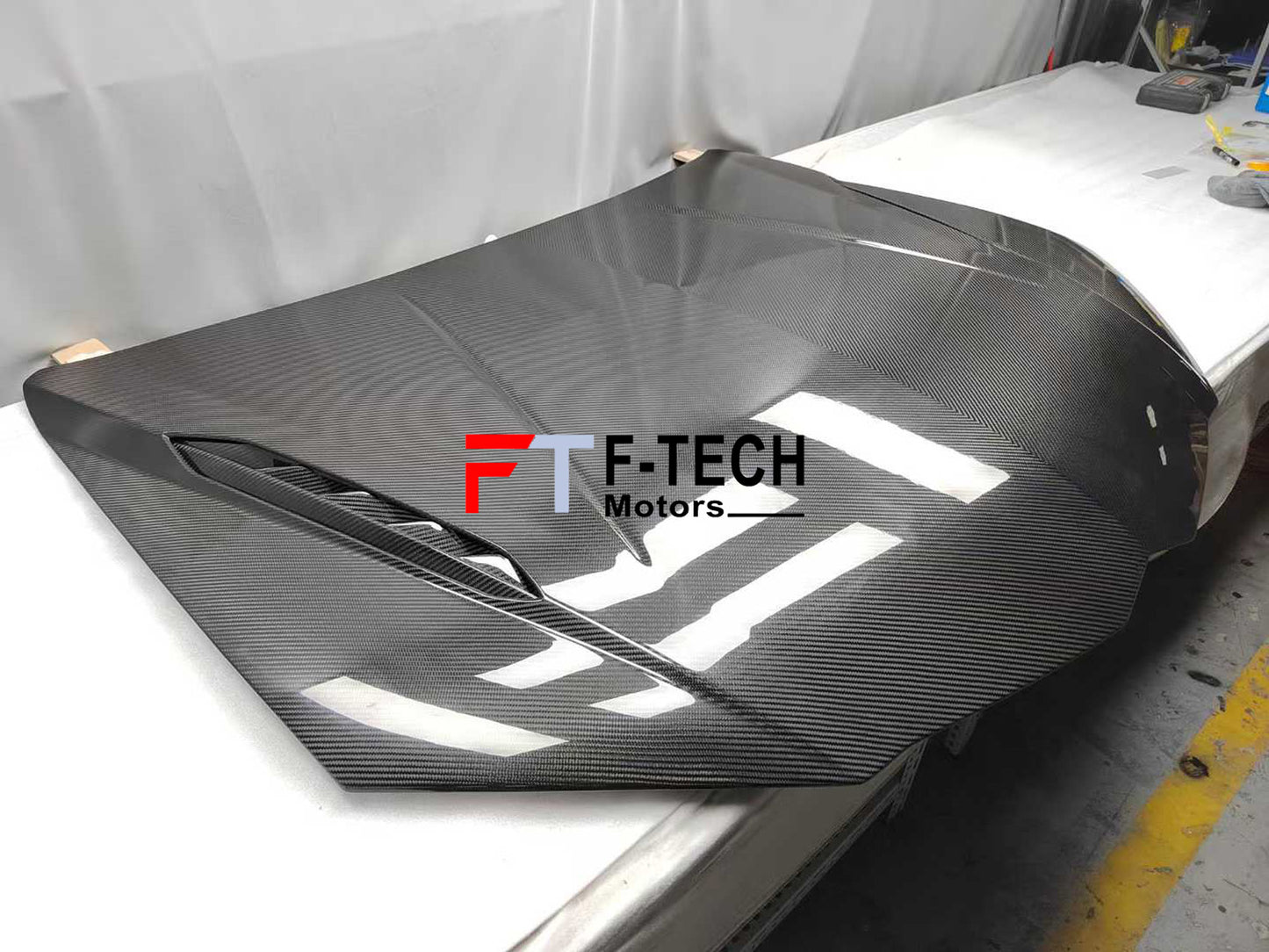 Dry Carbon Fiber Hood Bonnet for Lamborghini Urus 2018+ Performante Style