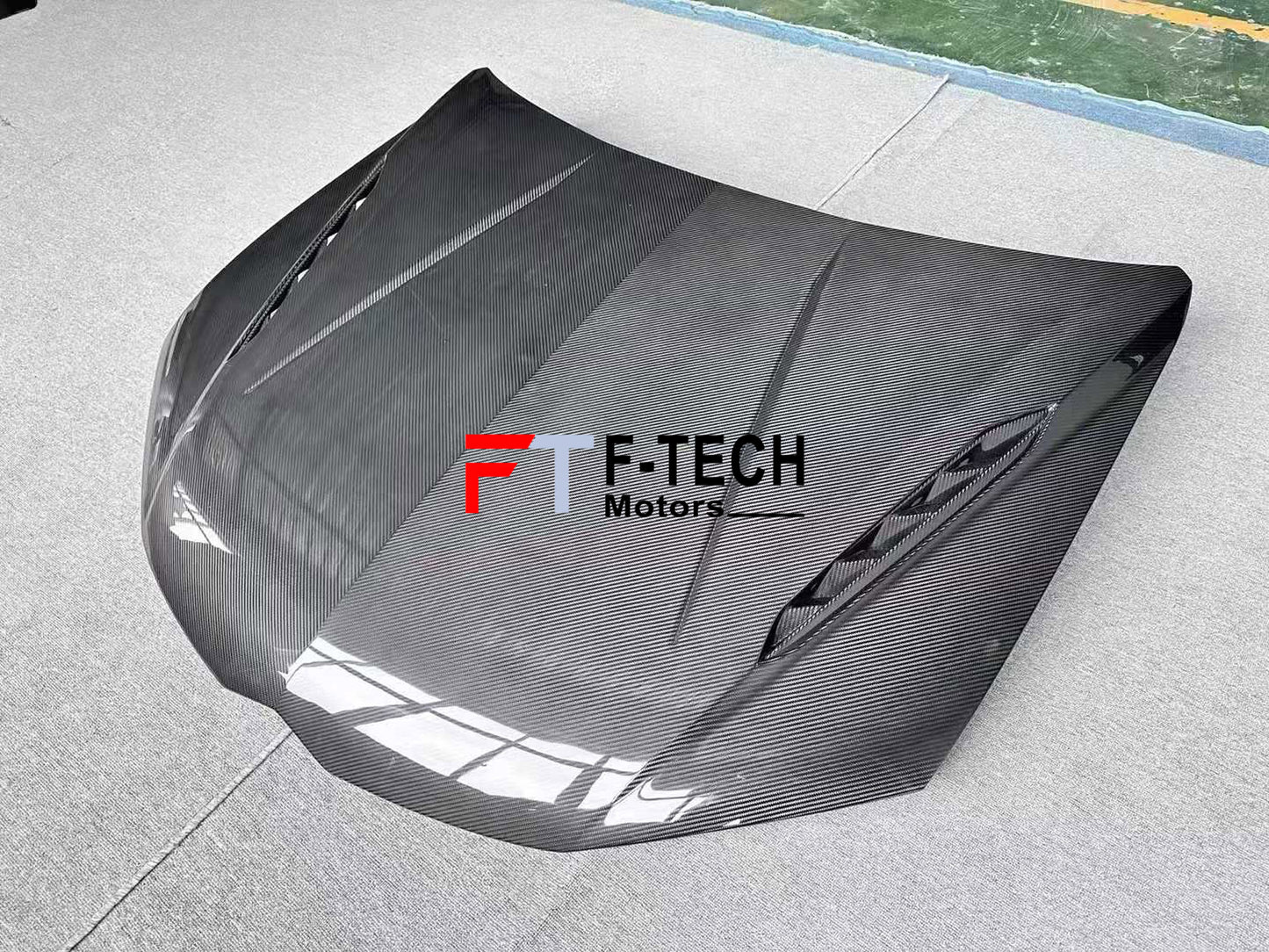 Dry Carbon Fiber Hood Bonnet for Lamborghini Urus 2018+ Performante Style