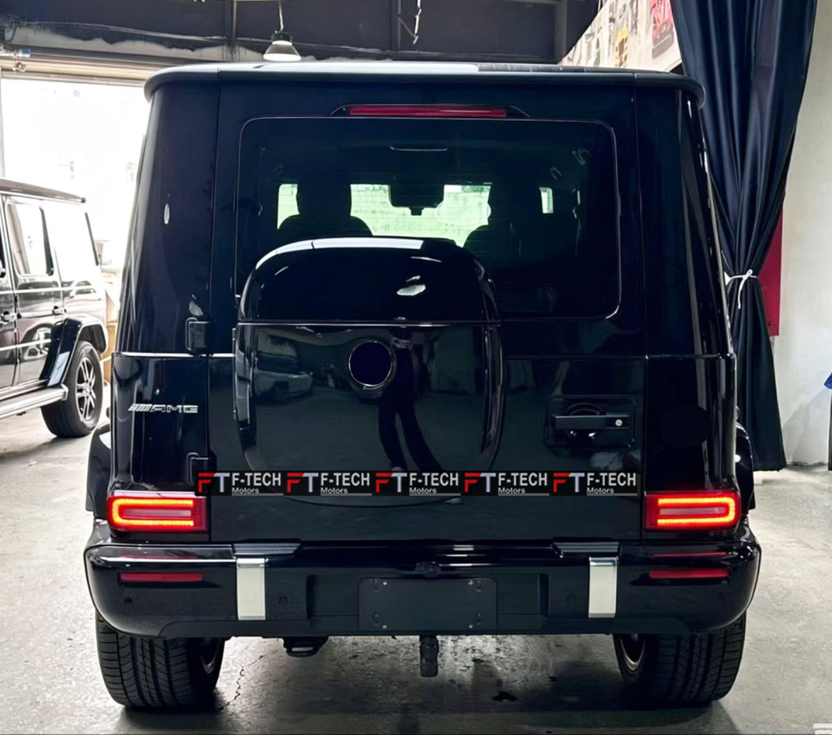 Gloss Black Storage Capacity Box For Mercedes Benz G Class W465 G63 G580 EQ 2025+